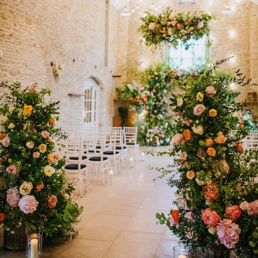 All the Spring colours 🌸

Had so much fun last year flowering this gorgeous ceremony room as part of a workshop. The prettiest Coral Charm peonies, hydrangeas and poppies. Such a beautiful day. ✨

Workshop: @theflowerfairies and. @emily_tallulah_flo