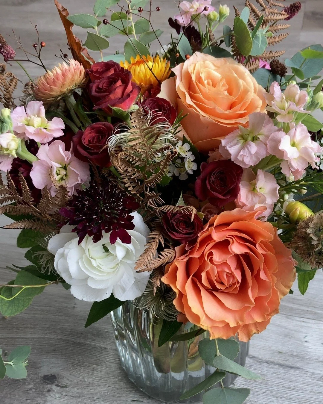 Delicious Autumn 🍁

Getting very excited for the prettiest wedding in a few weeks with all the Autumn colours. Love it when a season really suits a couple and they embrace it fully - can&rsquo;t wait to show you. 

For now, this lovely little vase a
