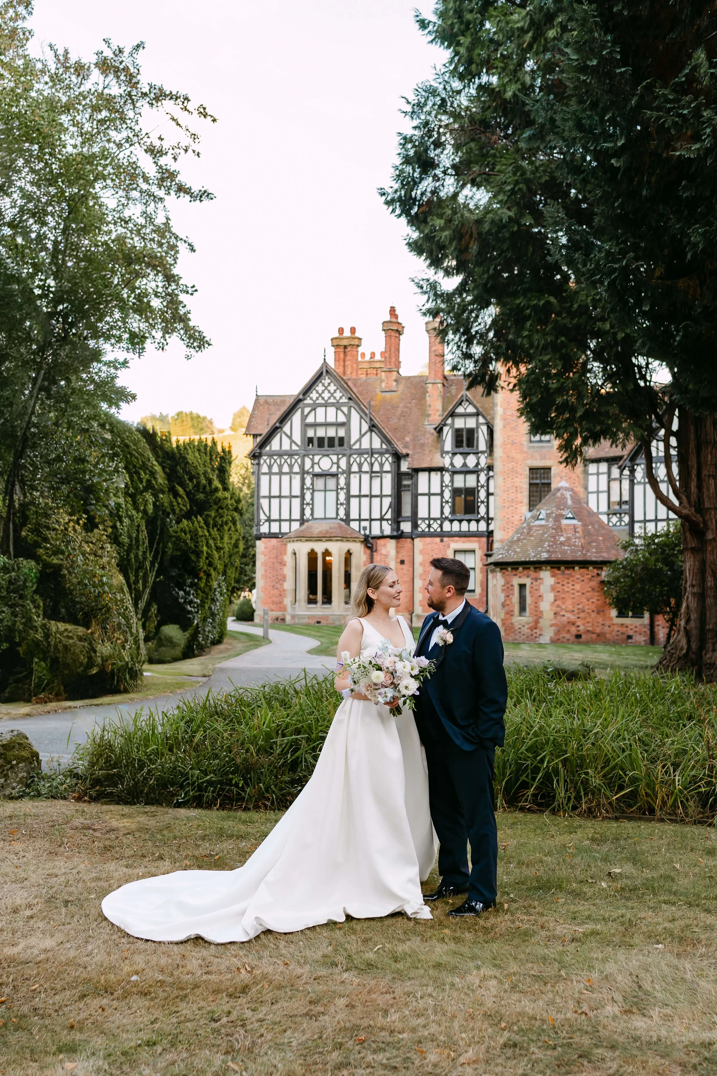 tyn dwr hall romantic wedding florist