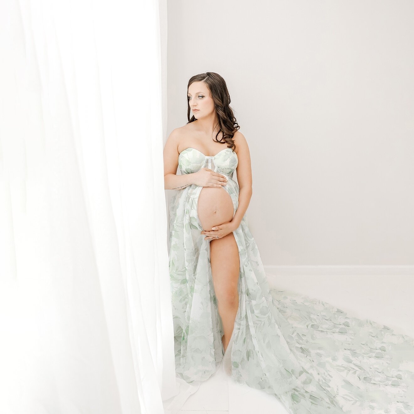 You will never be pregnant with this child again so preserving this fleeting moment will ensure that you and your loved ones will never forget just how spectacular you were&hellip;and are. ⁠
.⁠
.⁠
.⁠
.⁠
.⁠
.⁠
.⁠
.⁠
.⁠
.⁠
#maternity #pregnancyphotos #