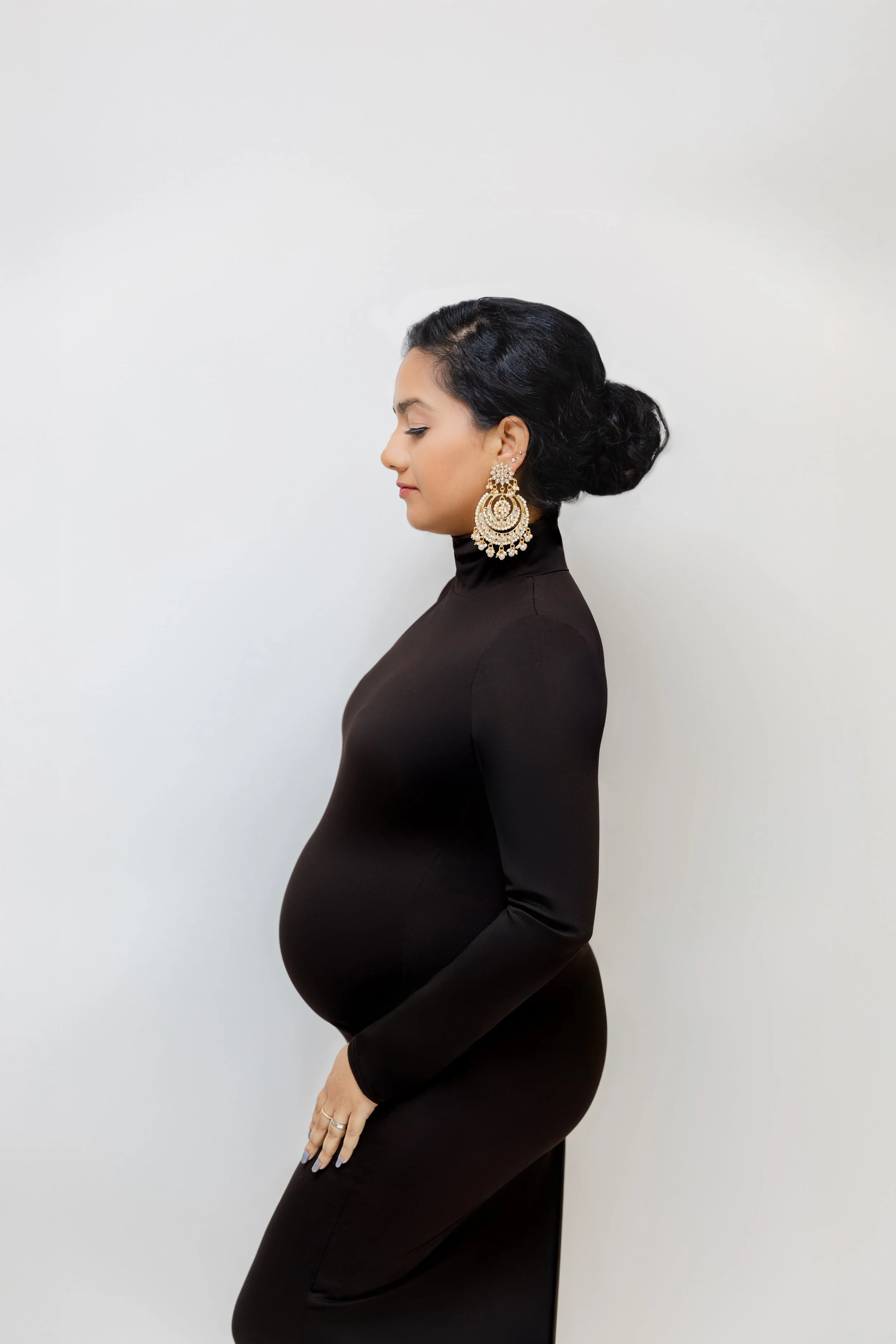 pregnancy-photo-shoot-studio-raleigh-durham-mika-james