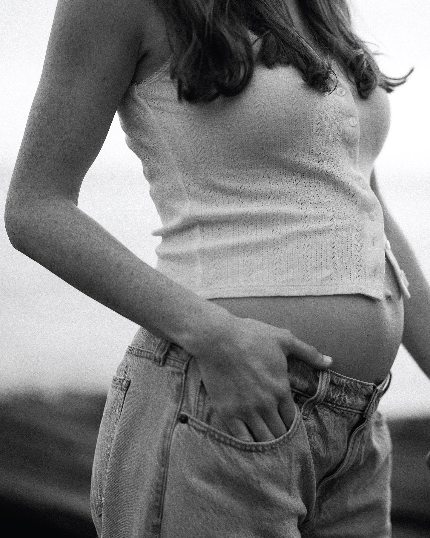 🤰 All the way from Texas to our little corner of the world&hellip; and what a morning we were gifted. Soft fog, warm air, (too many flies to count 🪰🫠) and that dreamy Little Bay sunrise glow!! 

This gorgeous couple, completely in love, soaking in