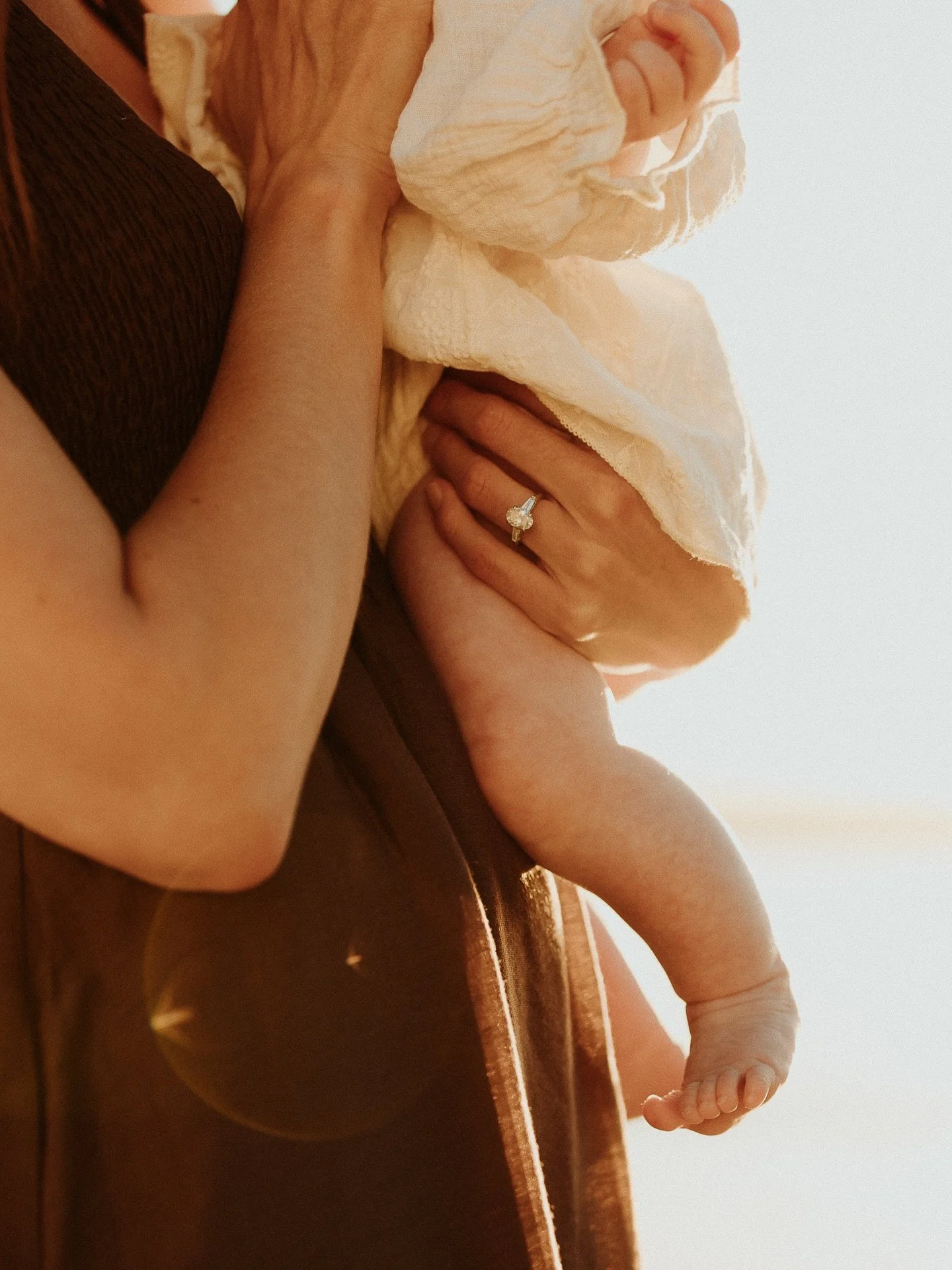 The sweetest sunrise for this gorgeous family 🥰

Celebrating their littlest love, at a beach that&rsquo;s so special to them. What a perfect morning it was x 

📷  @lemphotodesign

Lauren is a Sydney photographer and Mum of two. Maternity, newborn, 