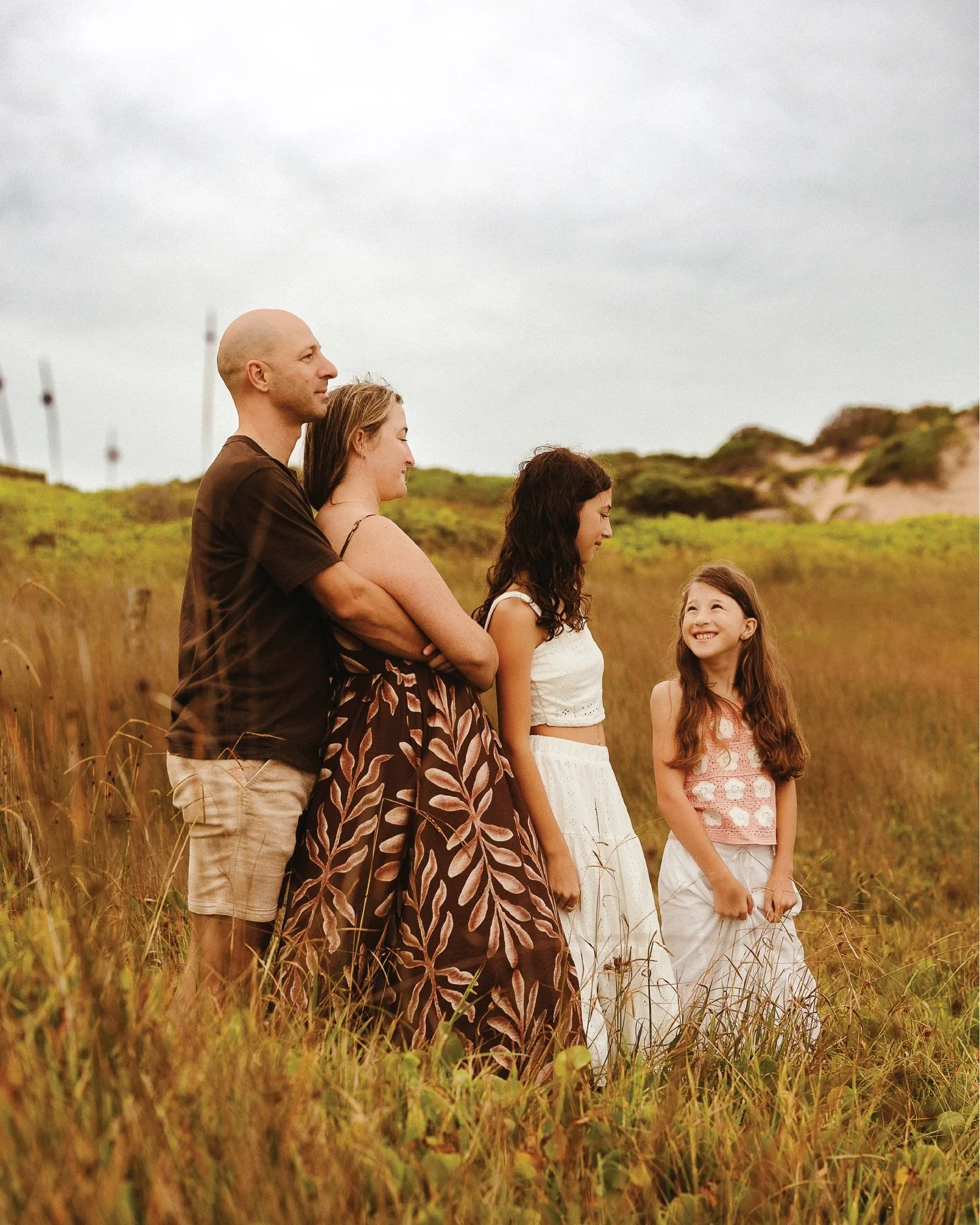 Such a stunning night for the loveliest family. Updating their family photos has been on their to-do list since their youngest was born 9 years ago! I&rsquo;m so glad they got around to this, the most special of memories 🤍

With a moody, overcast sk