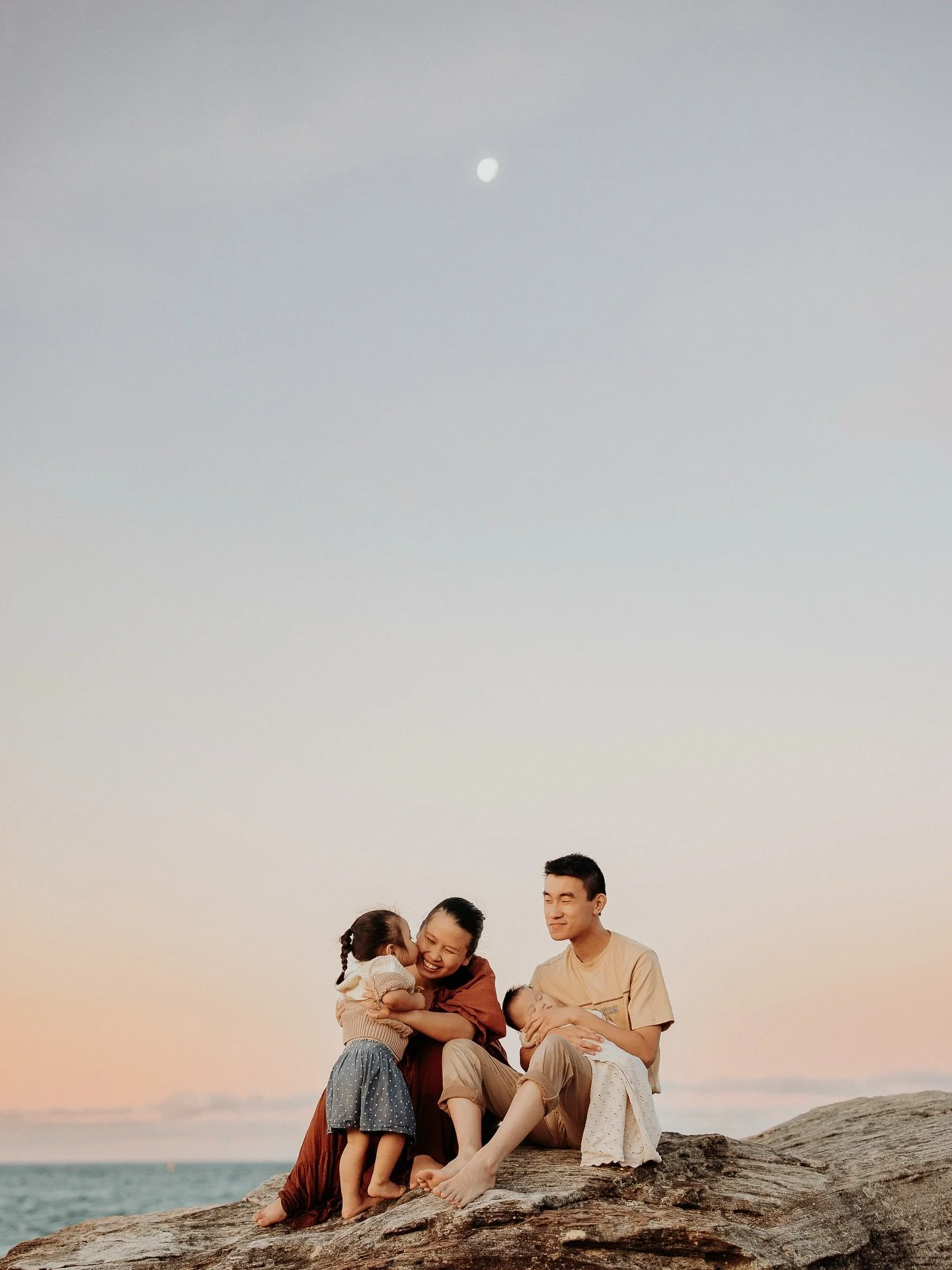 A stunning sunset, the sweetest little family, and the most beautiful memories to capture 🥰

Just four months ago, I welcomed this beautiful family into my studio to document those tiny newborn days with little Miss Chloe, only a couple of weeks old