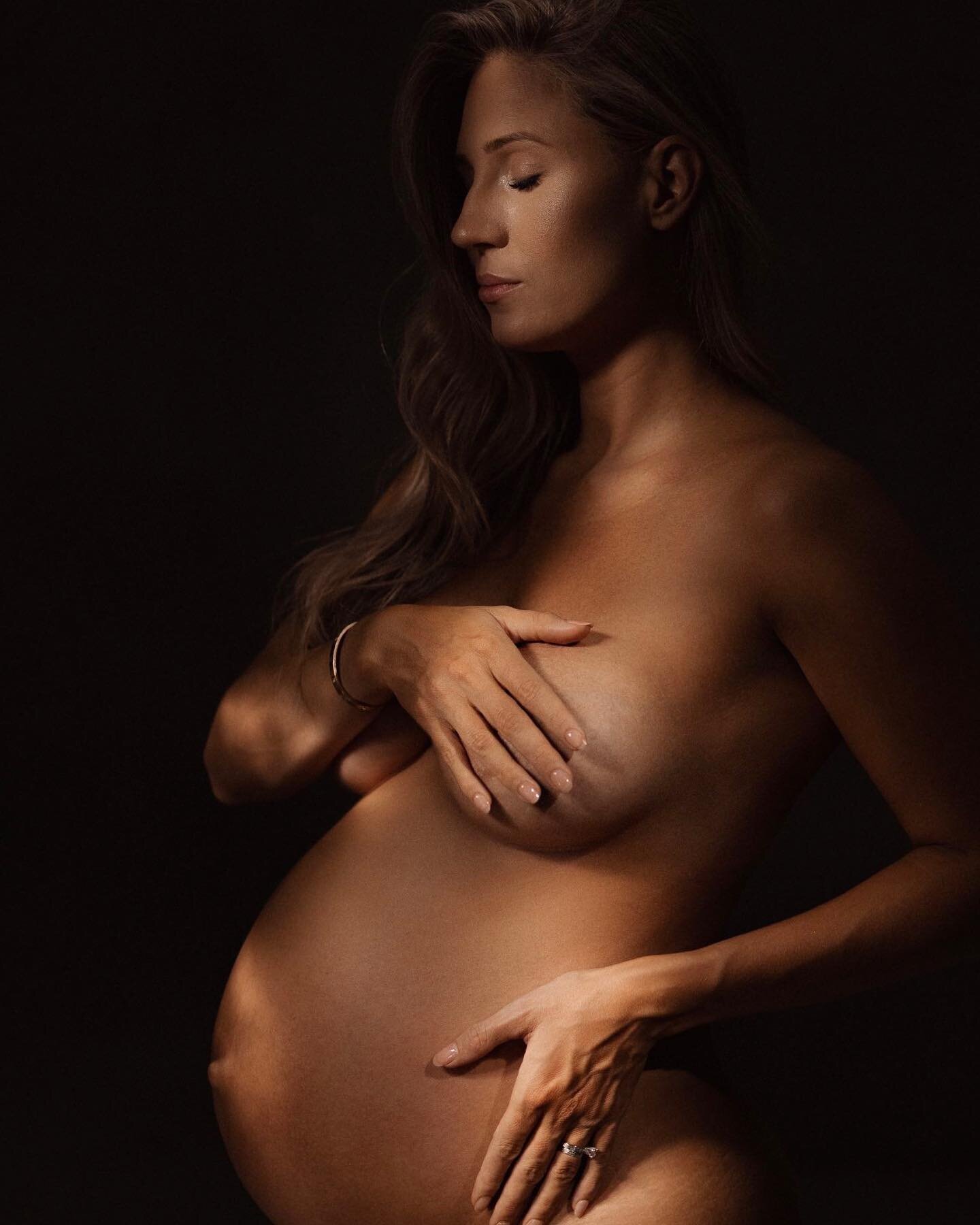 A MOTHER

#maternityphotographers#sydneymaternityphotographer#sydneymums#sydneymumsandbubs#mothermuse#sydneymaternity#pregnancyshoot#pregnancyexperience#pregnancydiary#30weekspregnant#33weekspregnant#pregnantandperfect#pregnantandbeautiful