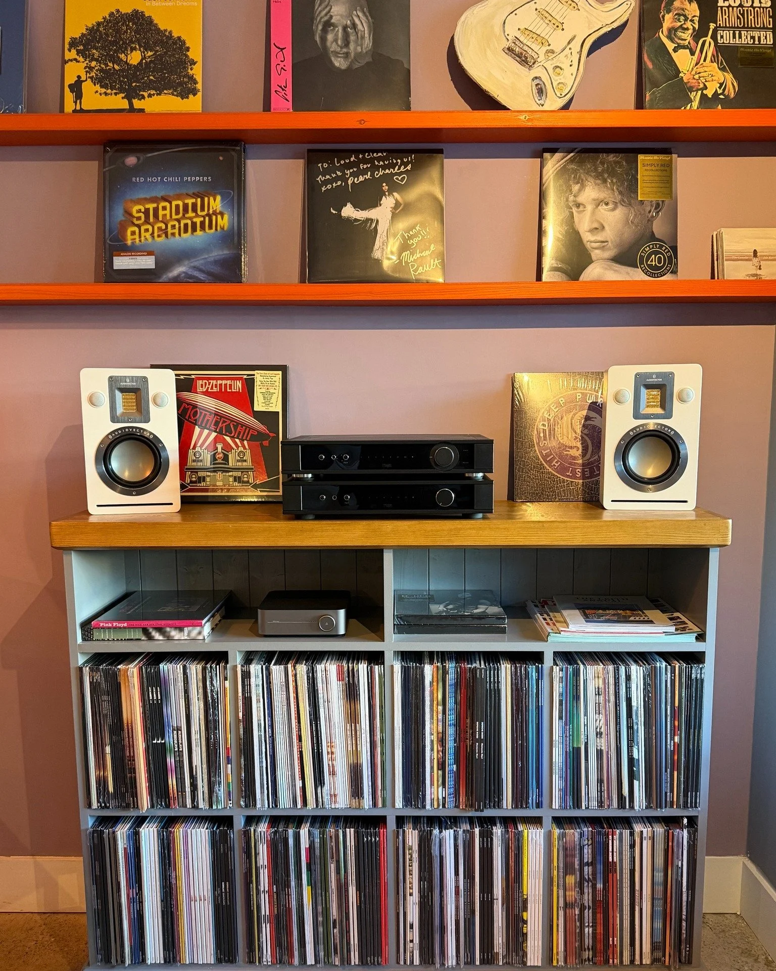 Audiovector&rsquo;s QR series of bookshelf, floorstanding and on-wall loudspeakers delivers a brilliant performance at a great price.

The QR 7 is ideal for customers with a reasonably sized room, big expectations of performance and a desire for real