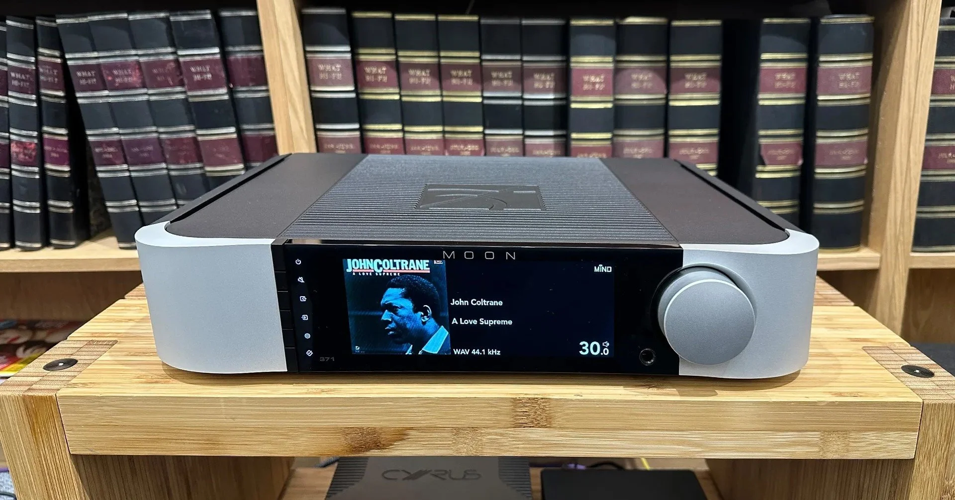 We are delighted to share this outstanding new review of the MOON 371 Network Amplifier from What Hi-Fi?

The 371 has been awarded five stars, scoring a full 5/5 in all three categories: sound, build and features. The review highlights the 371's supe