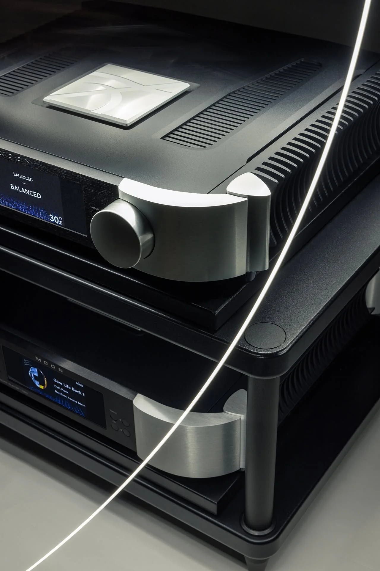 AWARD WINNER 

We&rsquo;re delighted to share that the MOON 681 network player/DAC has received an Editors&rsquo; Choice Award from The Absolute Sound. 

They said, &ldquo;serves up an open, airy sound with plenty of dynamic cues to carry the music's