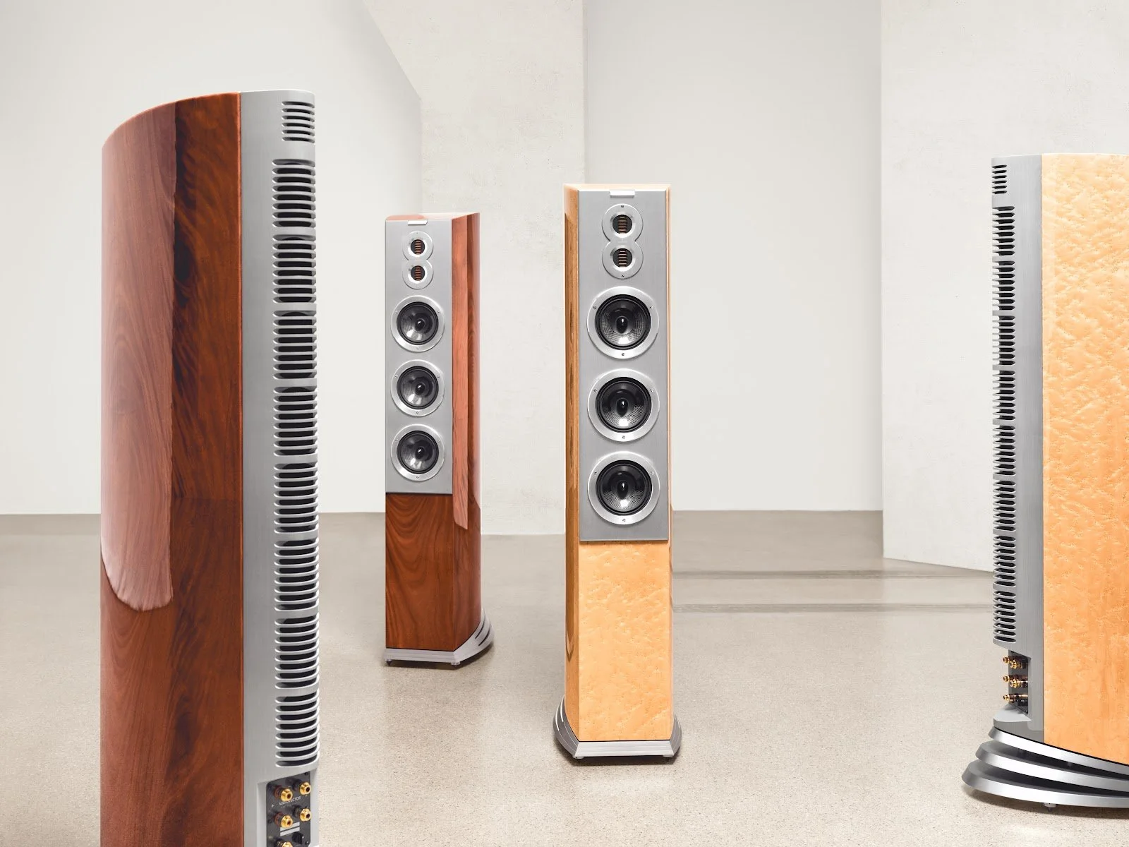 AWARD WINNER

Audiovector make some of the world's finest loudspeakers. We are pleased to read that the flagship R 10 Arret&eacute; has been named an Editors&rsquo; Choice Award winner by The Absolute Sound. 

The magazine writes, &ldquo;despite havi