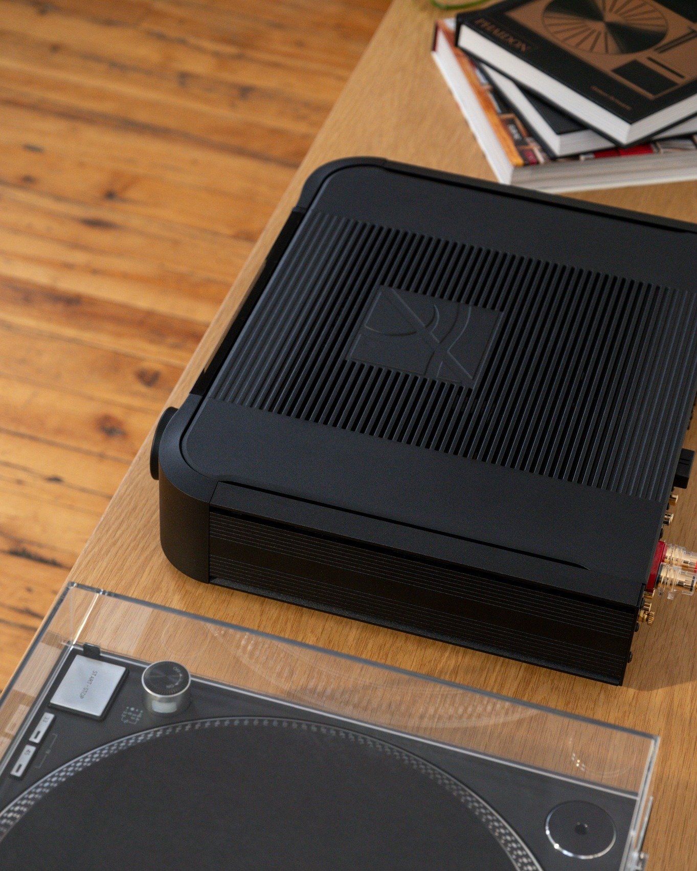 The MOON 371 network amplifier has received ANOTHER award, this time SoundStage!&rsquo;s Reviewers&rsquo; Choice.

The review delivers the perfect summary of one of our favourite products:

"...an integrated amplifier that feels thoroughly moder