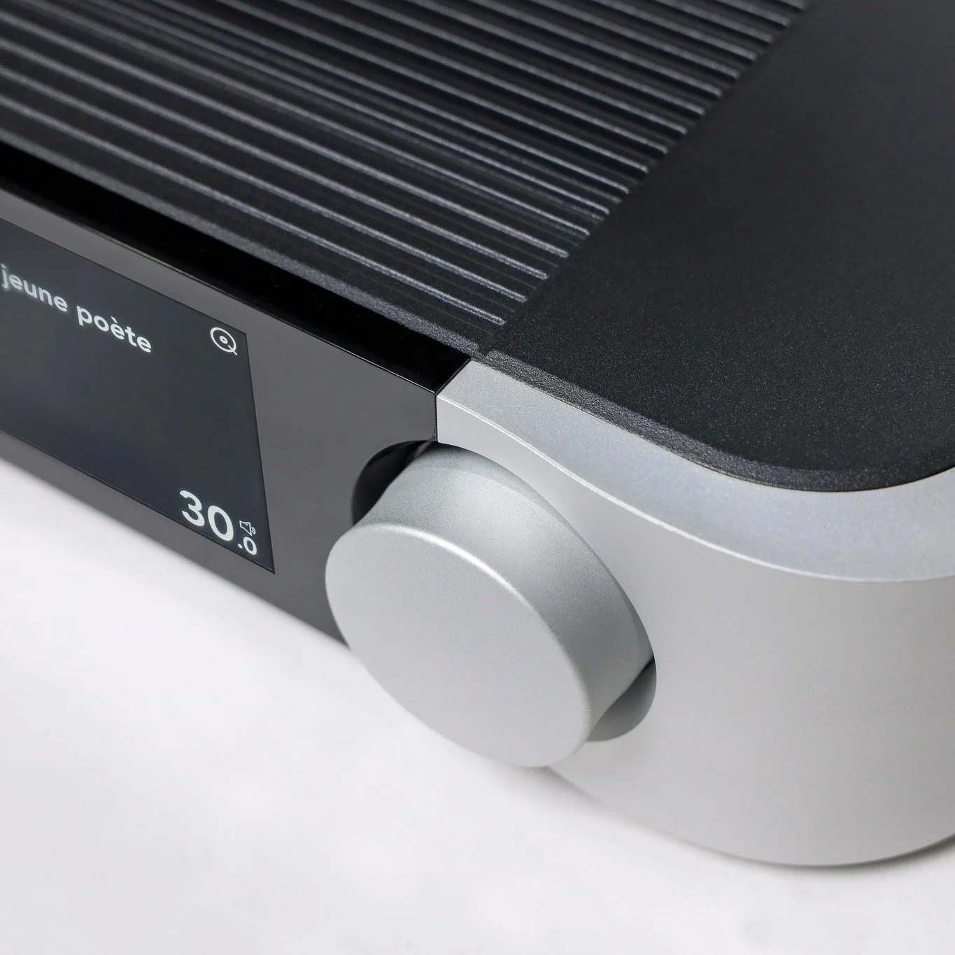 The latest issue of Stereophile features a glowing review of the @moonbysimaudio 371 network player/amplifier, another one to add to the collection!

Stereophile said:

 "The visual design is simple and elegant. The feature list is comprehensive