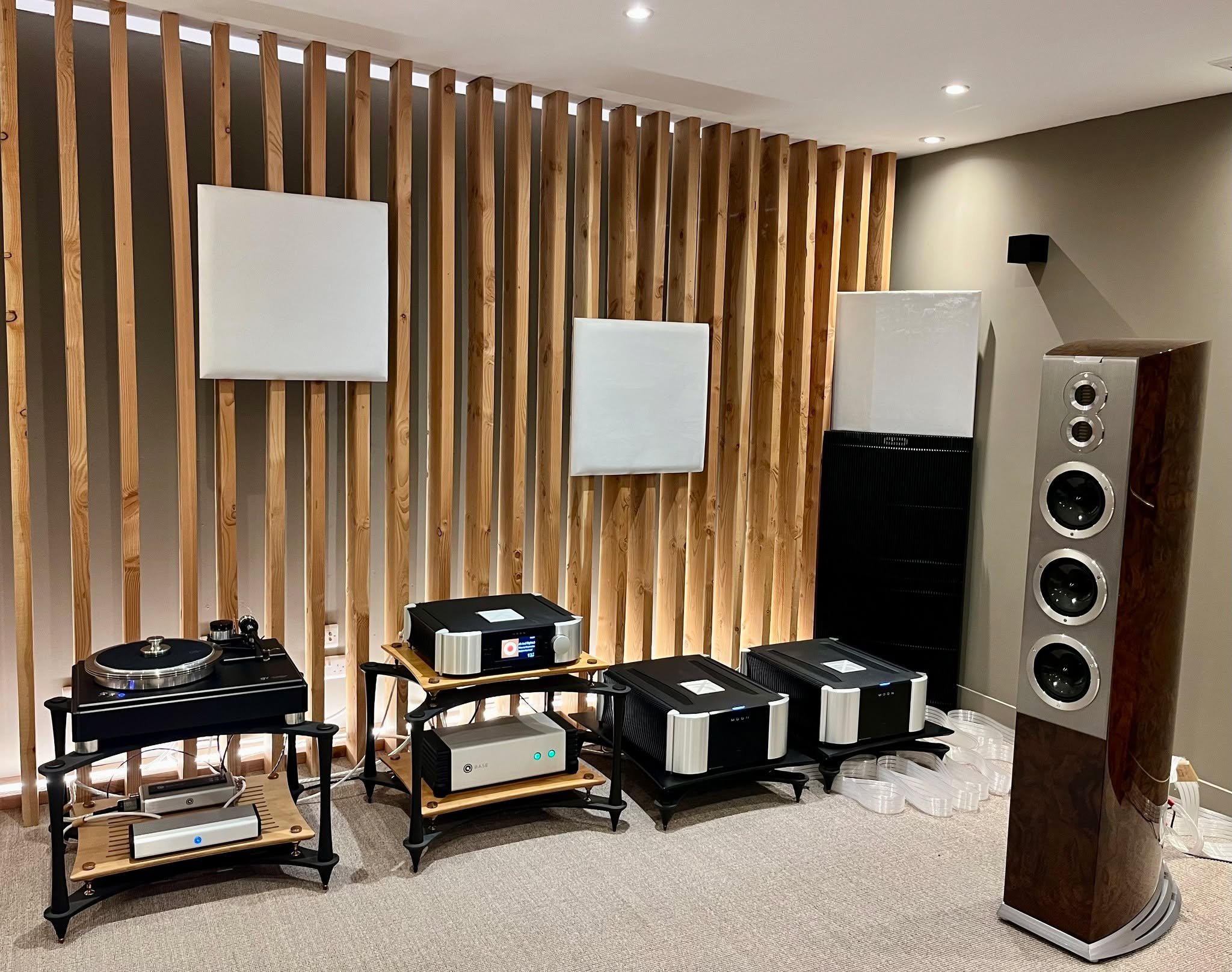 Here are a few pictures of our &pound;375,000 super system that was at the heart of last week&rsquo;s event.

This incredible setup features Audiovector R 10 Arret&eacute; speakers, VPI Industries HW-40 Black Edition turntable, MOON by Simaudio 891 n
