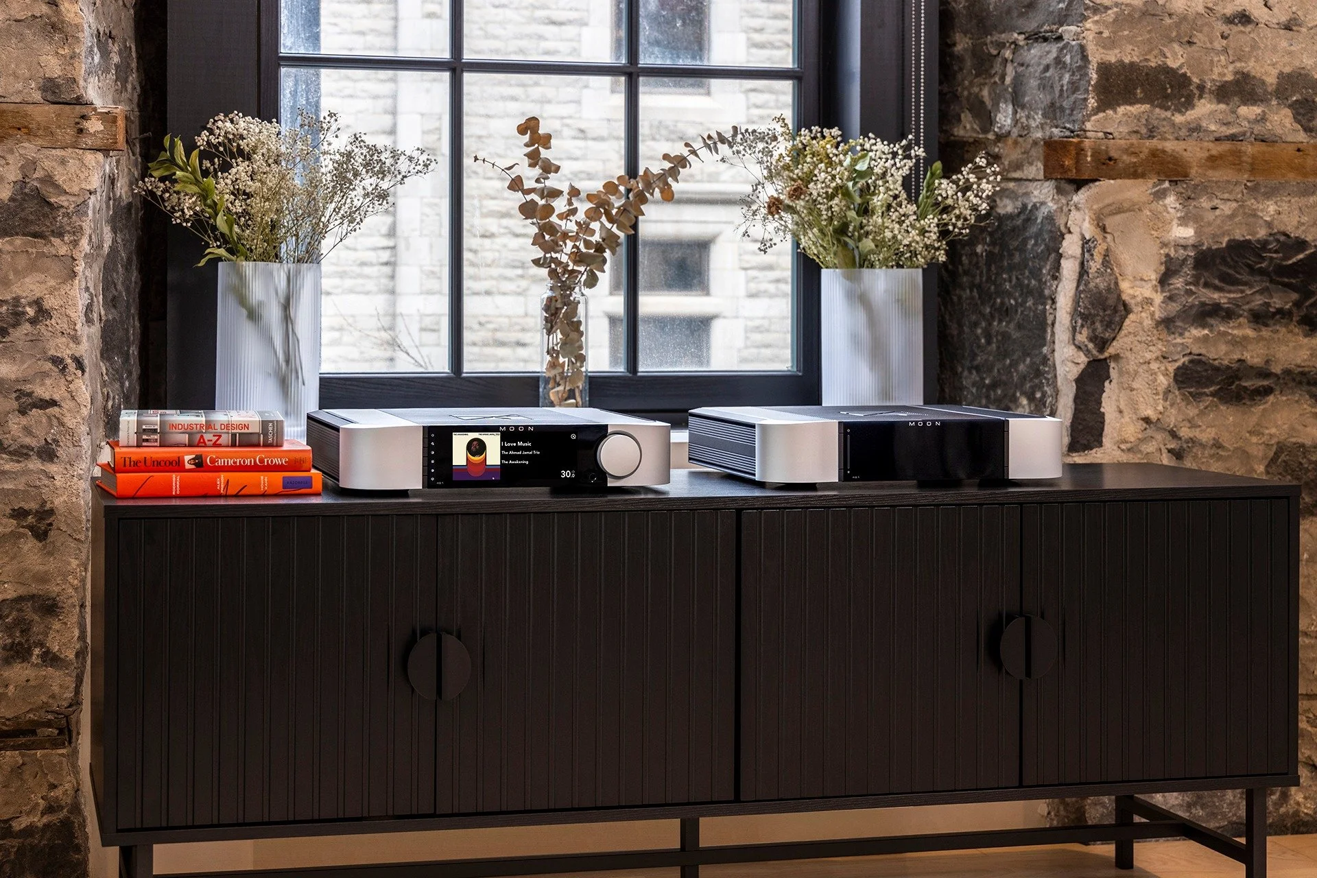 We are delighted by the launch of two major additions to MOON&rsquo;s Compass Collection: the MOON 491 network player preamplifier and the MOON 461 power amplifier. 

The MOON 491 is a fully featured network player, preamplifier, DAC, phono stage and