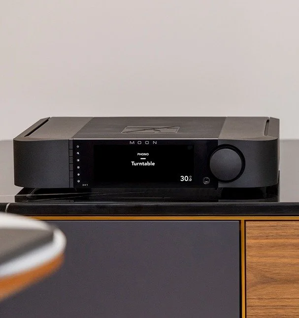 We are pleased to announce the launch of the MOON 341, a pure analogue integrated amplifier designed for those who value premium sound.

Part of the MOON Compass Collection, the 341 brings preamplification and power amplification together in a stylis