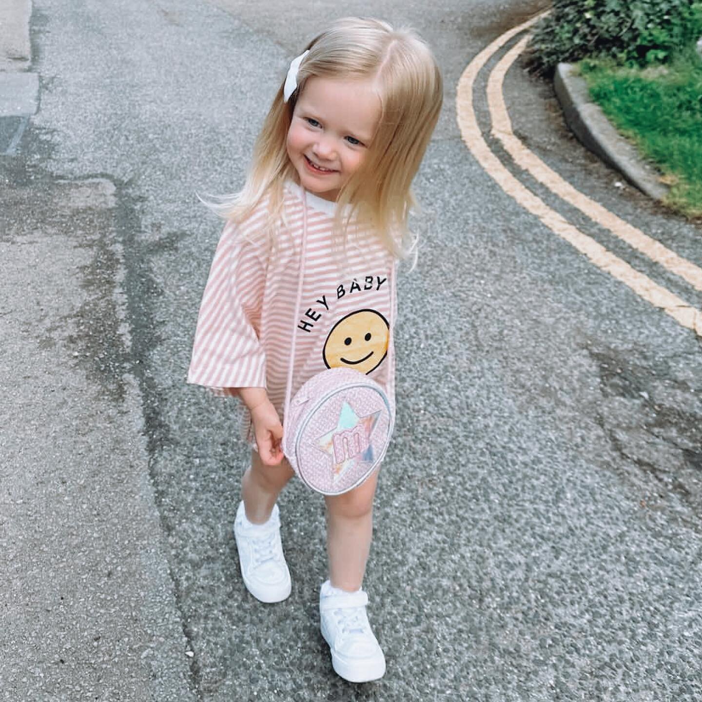 Sweet Mia🌸 wearing our HEY BABY HEY romper, looking super cute! Mia is wearing age 3, as you can see the rompers are oversized, but we love this look.. ❤️ All sizes in stock from age 3m, and we also have Blue for the boys! 💙 DM to order, Or these w