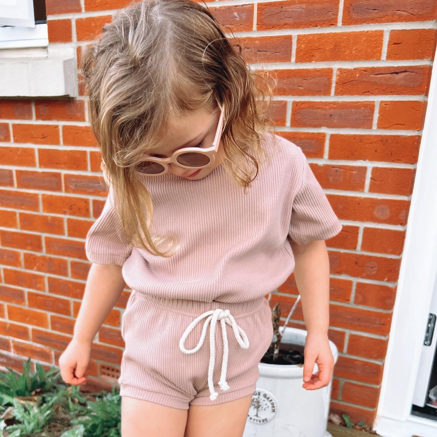 🐻KEEPING IT NEUTRAL 🐻

SWIPE 👉🏻 to see our set with no filter, in natural light 👀👌🏻 WE LOVE this colour SOO much! This outfit is &pound;16, we&rsquo;ve sourced amazing, thick quality fabric for this set! Sizes start from 6m up to age 7yr! All 