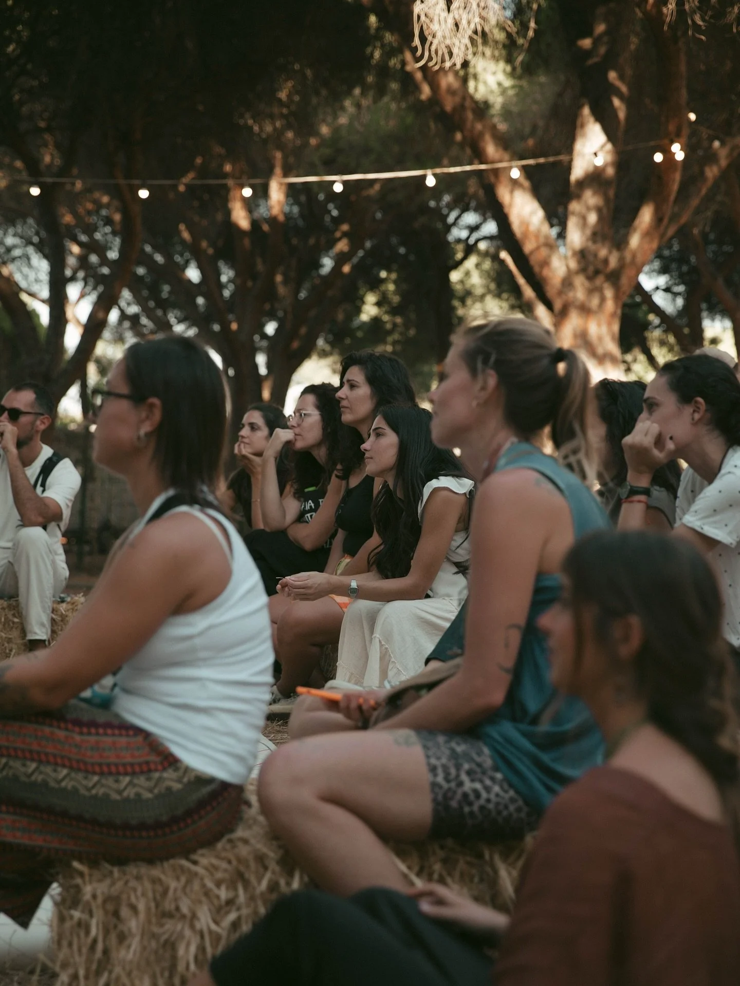O F&eacute;rtil&rsquo;25 abriu portas hoje com um dia cheio de m&uacute;sica, conversas e encontros no cora&ccedil;&atilde;o da Ria Formosa 🌿 Workshops que inspiraram novas ideias, um market cheio de finds, cinema e exposi&ccedil;&otilde;es no Chal&