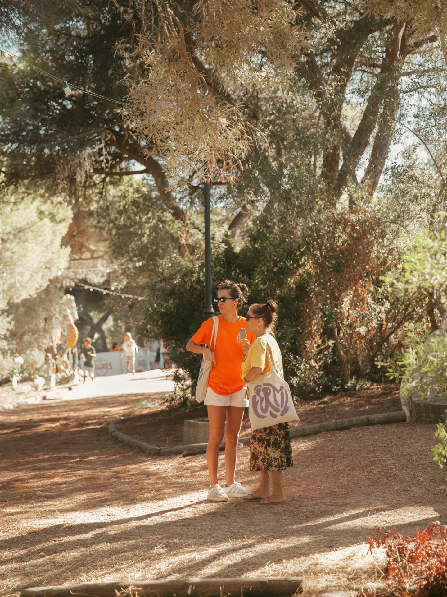 Um obrigada gigantesco aos voluntários que estiveram sempre presentes, com sorrisos, dedicação e entusiasmo 💚 Desde apoiar as atividades, ajudar nas montagens ou acolher os visitantes, foram parte essencial do espírito co