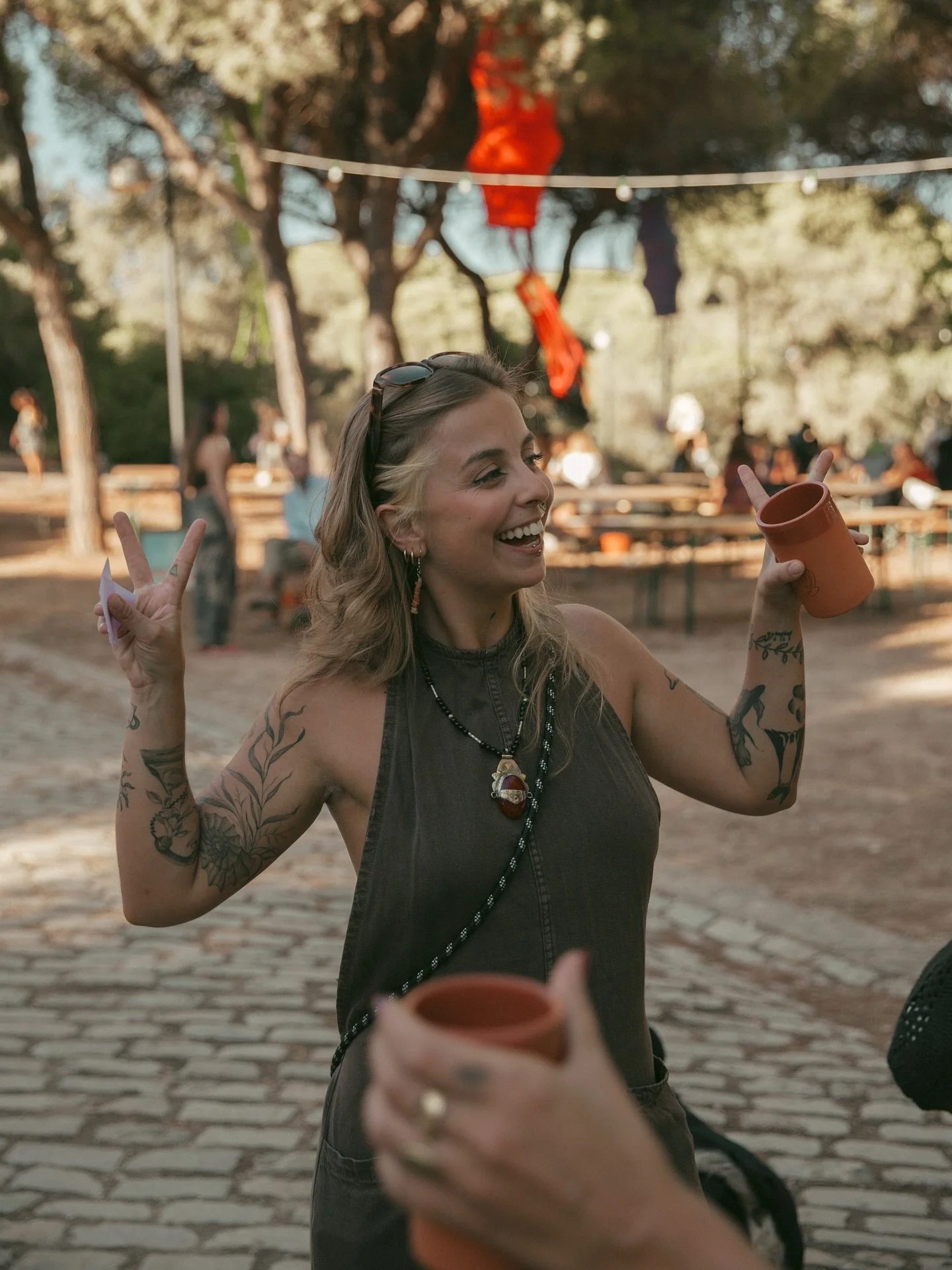 O Fértil’25 foi feito de momentos que queremos guardar: a música ao entardecer junto ao Chalé, as conversas inspiradoras, o riso das crianças, os sabores partilhados na food court e o calor humano de todos os que se