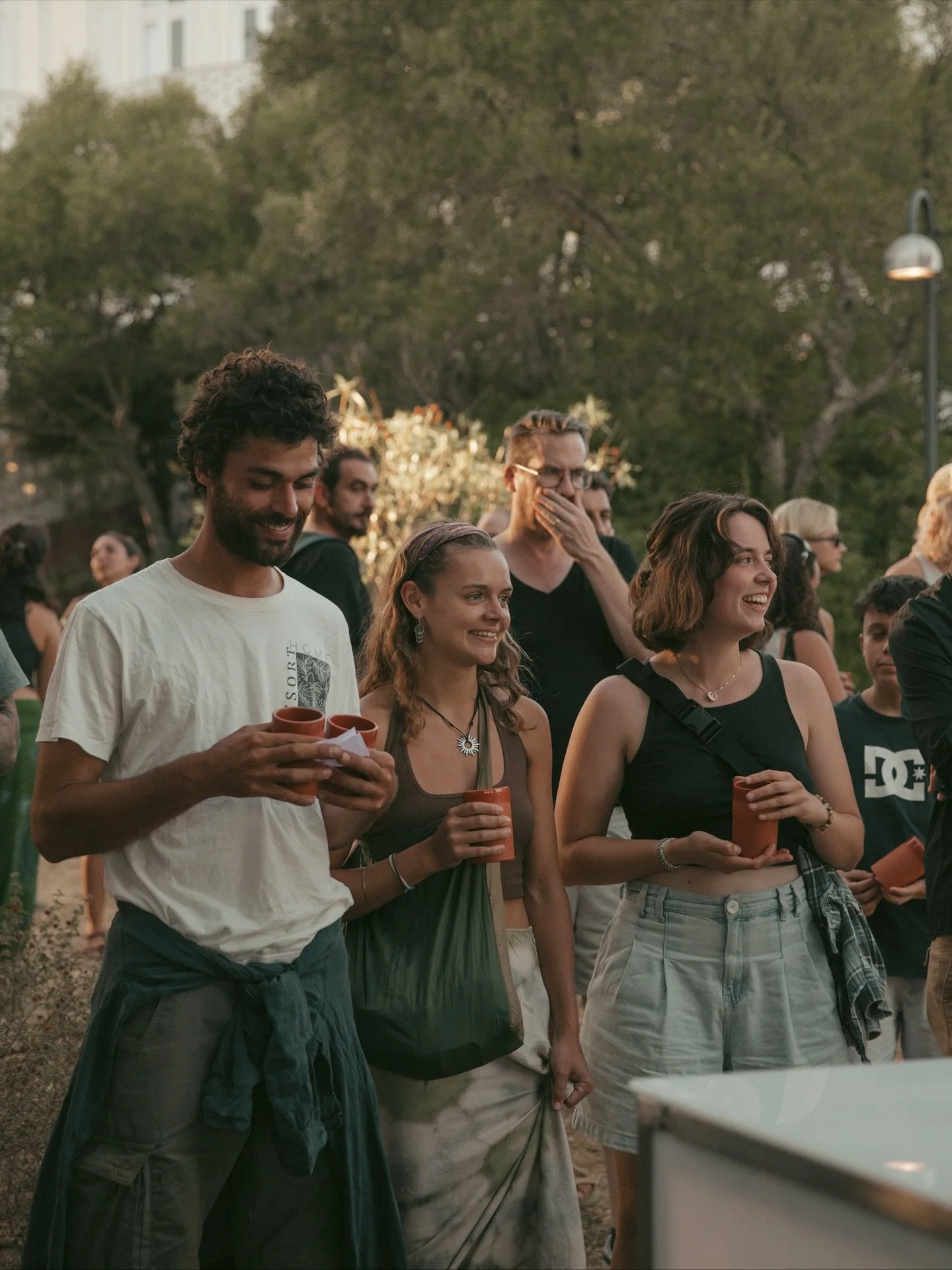 Assim nos despedimos do Fértil’25 🌱 
Foram dois dias divertidos, de inspiração, aprendizagem e de festa neste sítio mágico. Deixamos um agradecimento profundo a todos os que participaram, artistas, visitante
