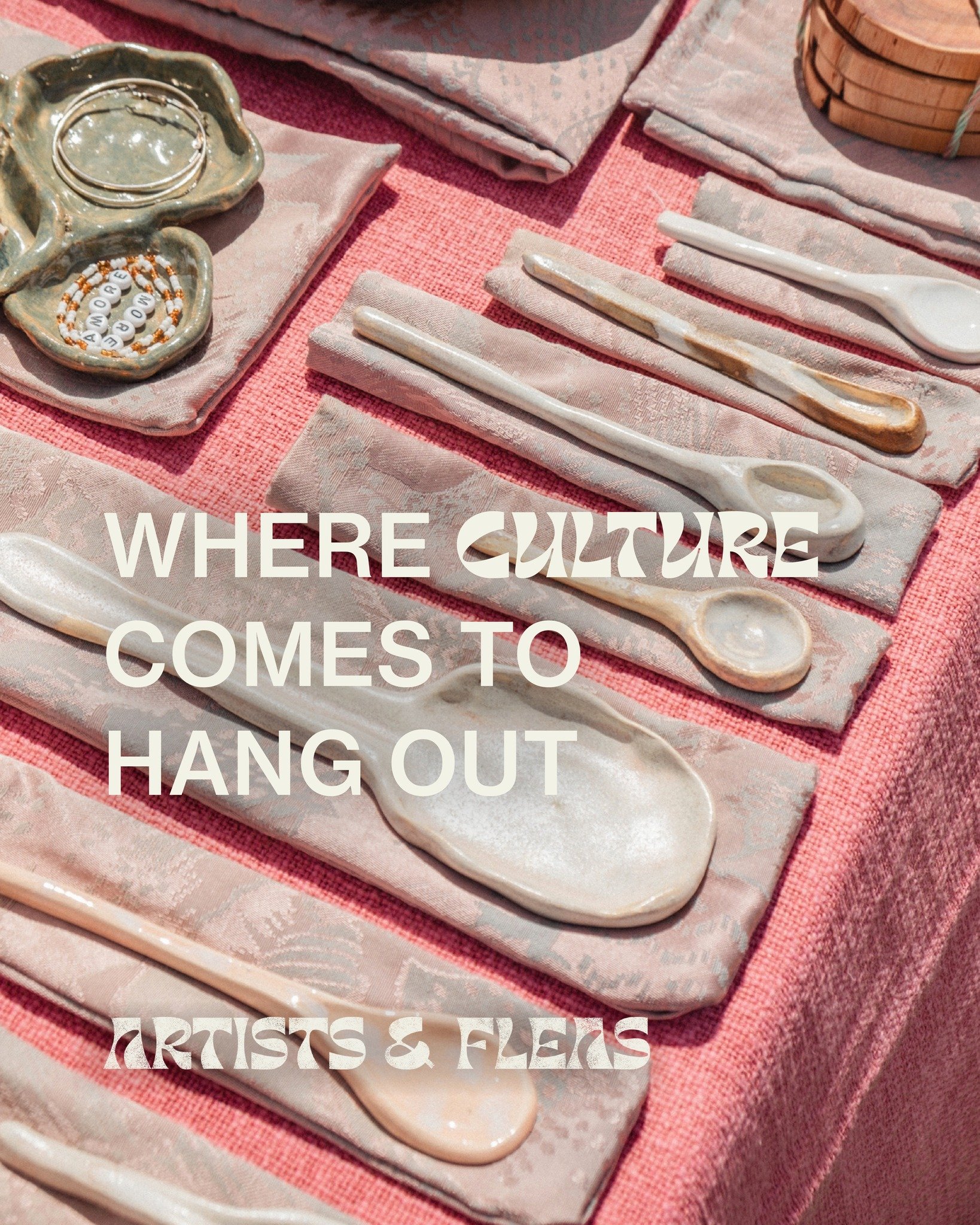 Sabe mesmo bem estar de volta 🪷
O primeiro Artists &amp; Fleas Market do ano acontece no meio de muita m&uacute;sica, atividades e iniciativas incr&iacute;veis no Sol de Inverno.
Esperamos ver-te por c&aacute; tamb&eacute;m ✨

Hoje, at&eacute; ao p&