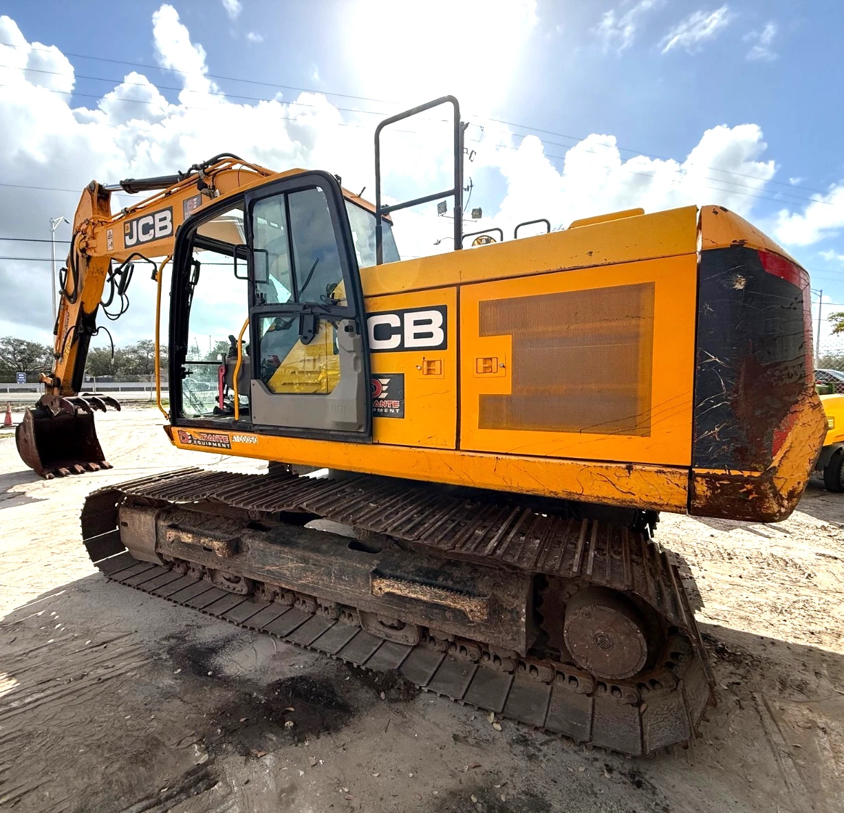 2019 JCB 220X Excavator with Hydraulic Thumb