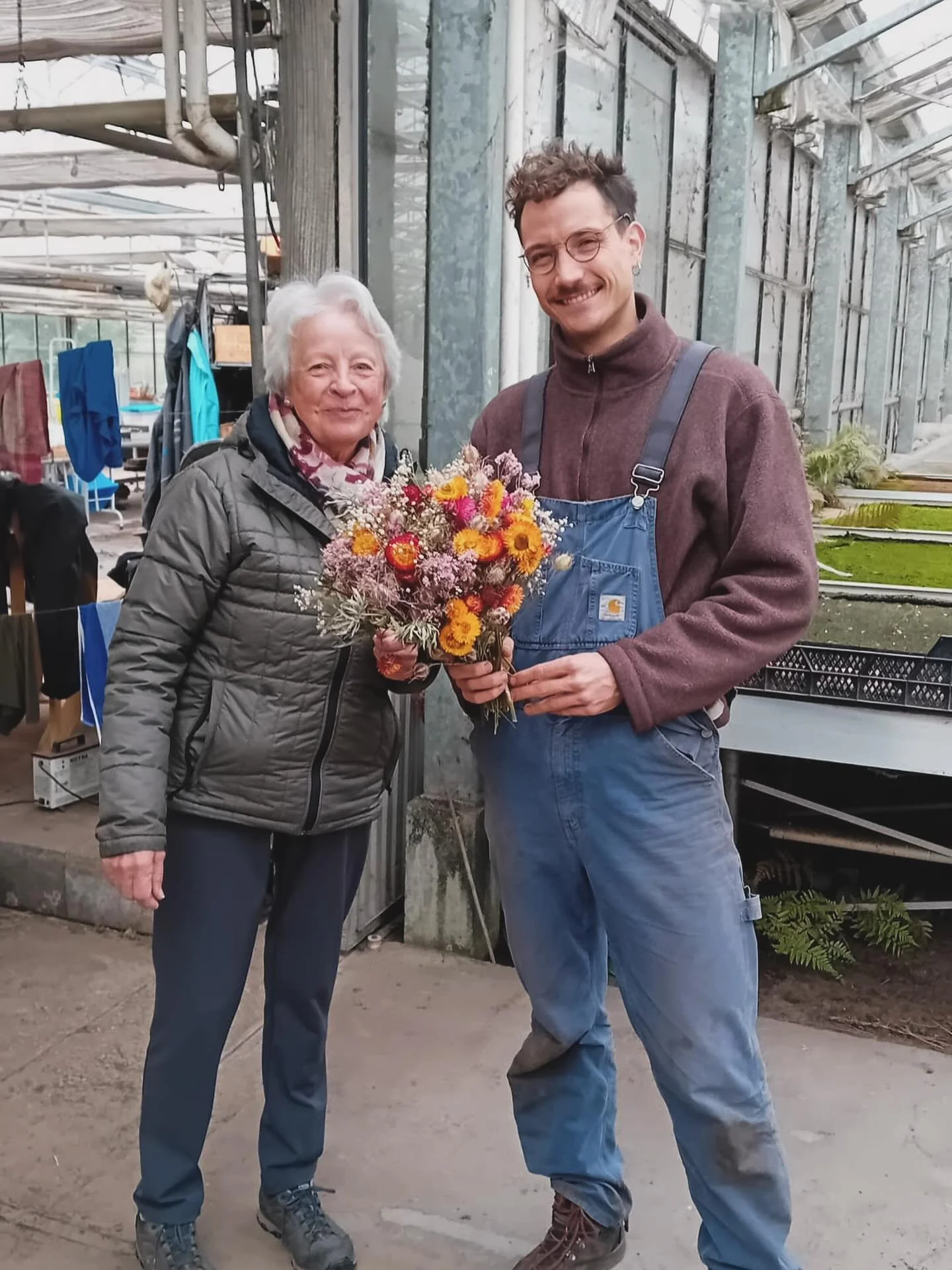 Wanneer oogsters de boeren in de bloemetjes zetten van eigen kweek, weet je dat het goed zit!

#csa #plukboerderij #gent #lochristi #biogroenten
