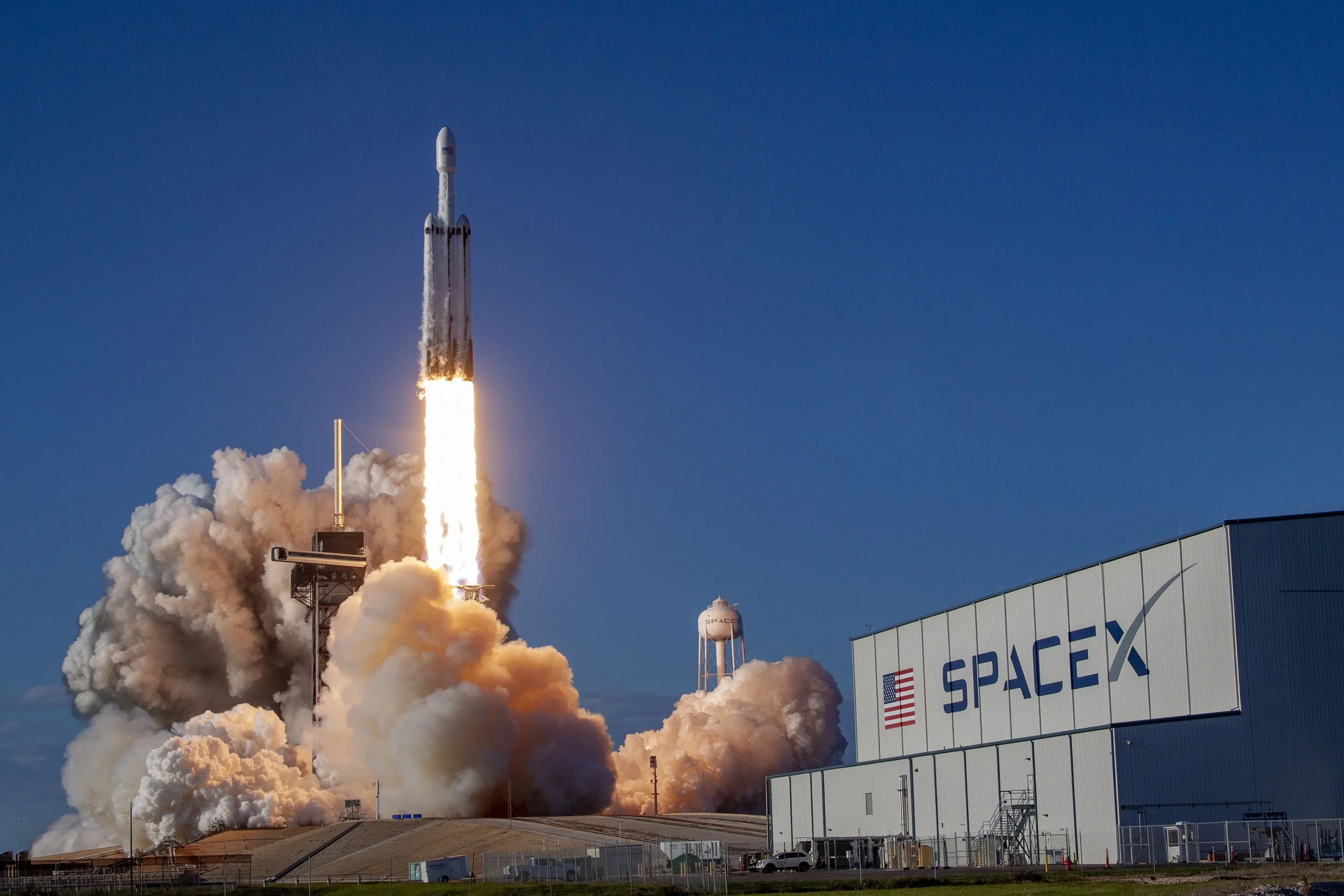 Arabsat and SpaceX Sign Contract to Launch 7A Satellite, Falcon 9 Will Carry Arabsat 7A to Its Orbital Position 30.5 East