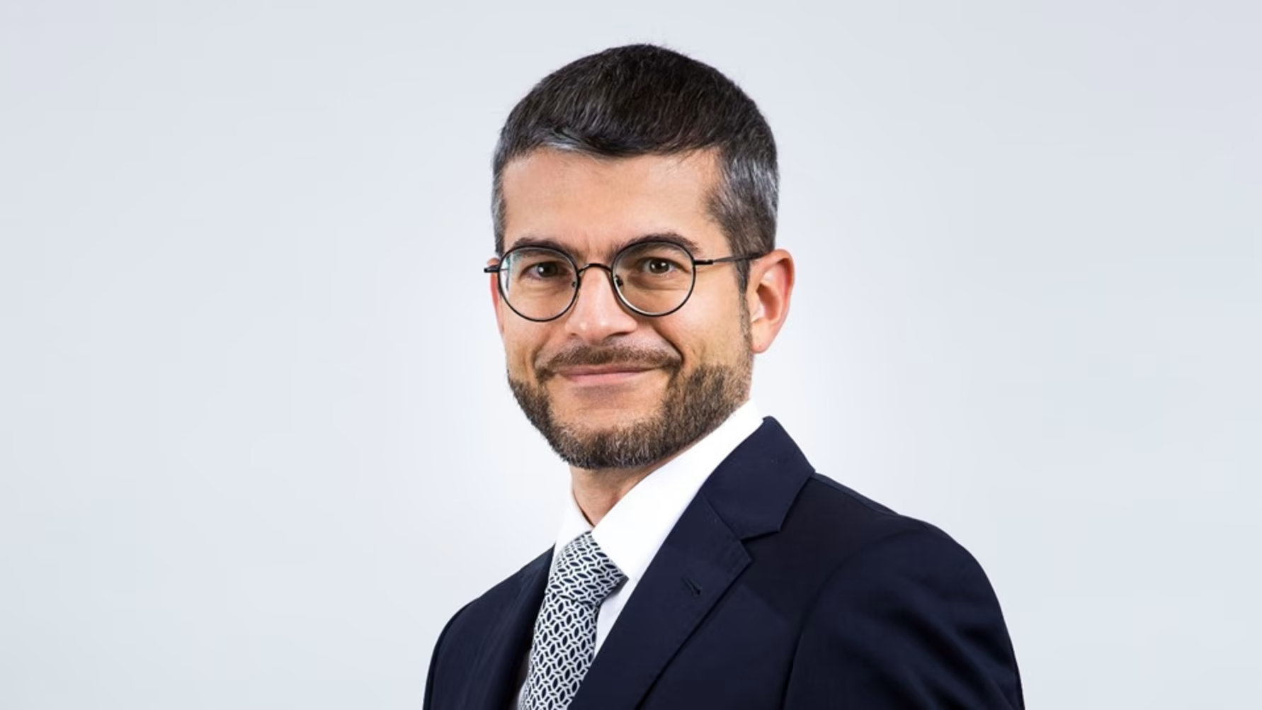 Eutelsat Group Company Secretary Julie Burguburu to Step Down, and David Bertolotti Appointed as Her Successor