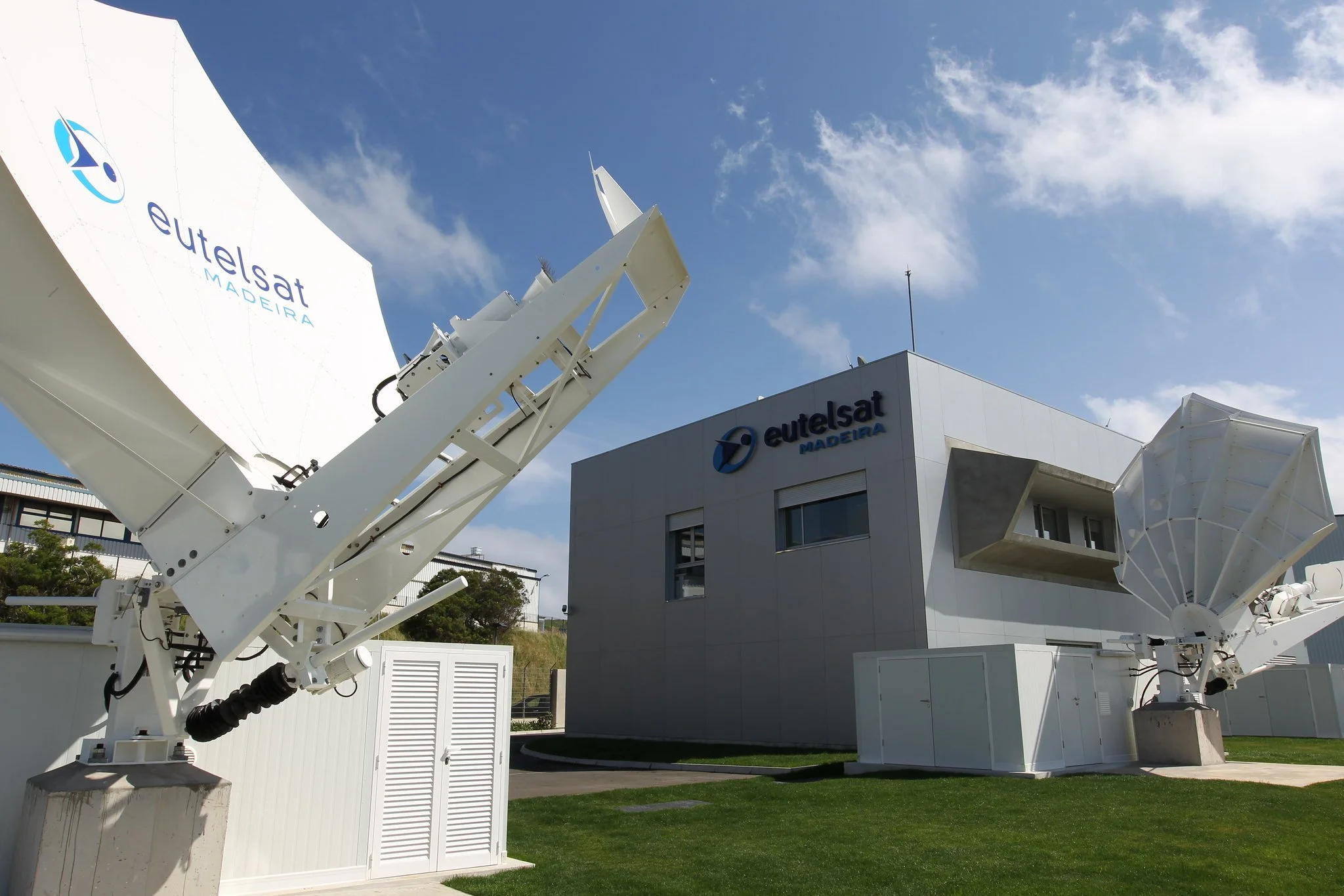 Eutelsat Group Exercises its Put Option and Signs Share Purchase Agreement with EQT Infrastructure