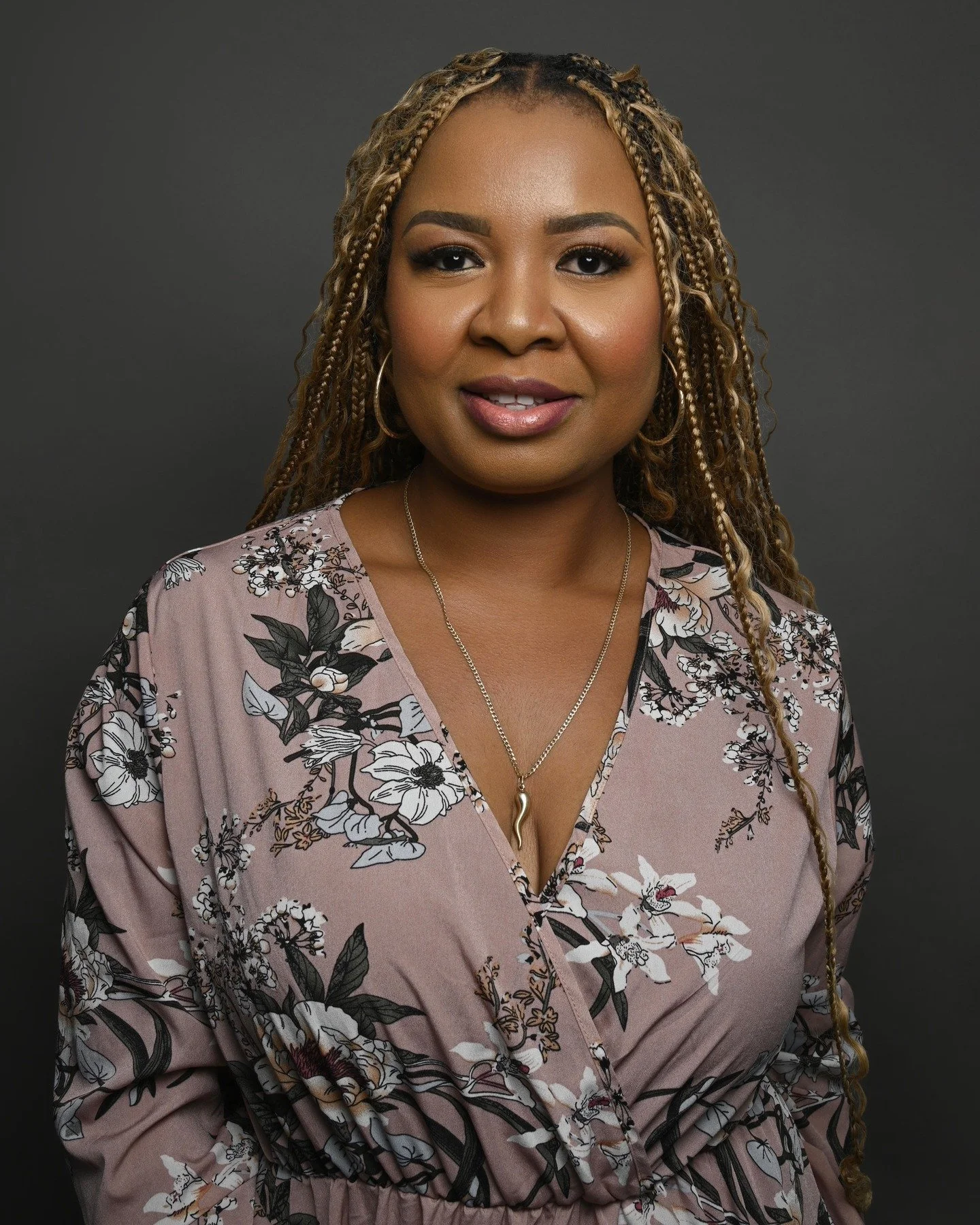 It is time to refresh your image before the new year!

Abigail from @heartsandmindfc is going to start the new year with professional images that truly represent her. I personalized her session to match her style &mdash; together we created beautiful