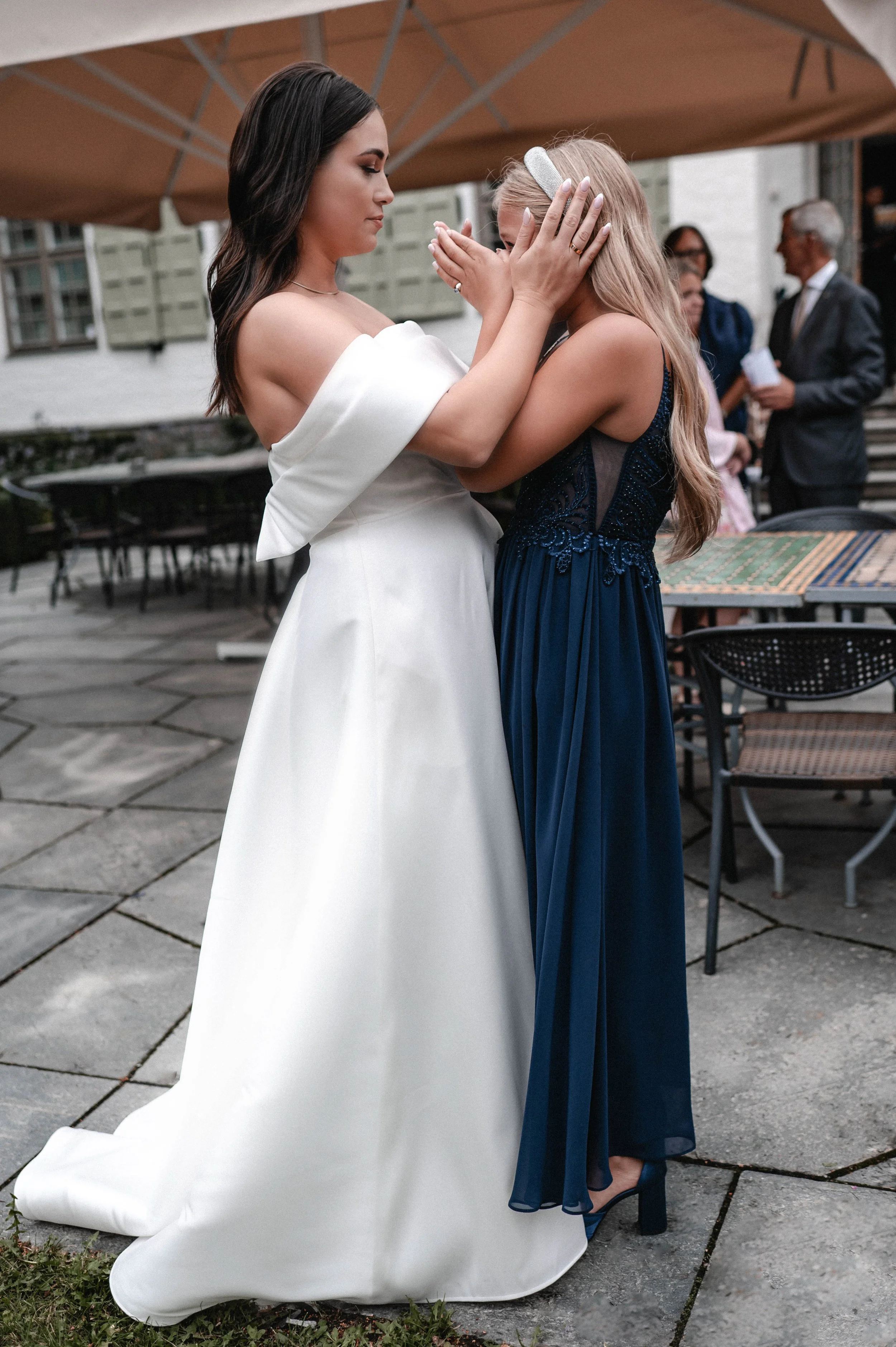 En bryllupsfotografering i Oslo hvor kjærlighet og magiske øyeblikk står i fokus. Jeg spesialiserer meg på bryllupsfotografier i Oslo og er klar til å forevige din store dag!
#BryllupsfotografOslo #OsloBryllup #Bryllupsfotograf #OsloWeddingPhotograph