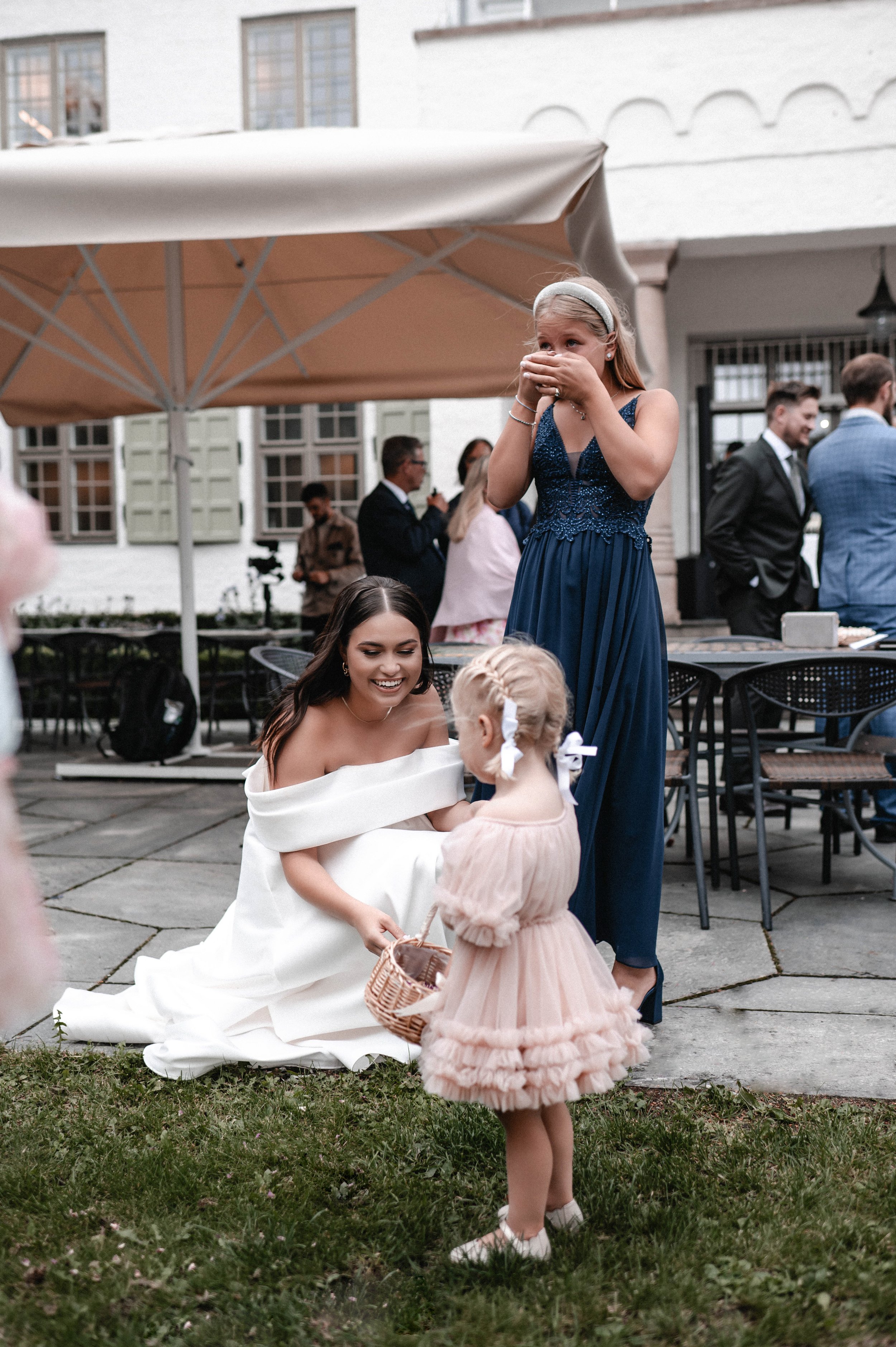 En bryllupsfotografering i Oslo hvor kjærlighet og magiske øyeblikk står i fokus. Jeg spesialiserer meg på bryllupsfotografier i Oslo og er klar til å forevige din store dag!
#BryllupsfotografOslo #OsloBryllup #Bryllupsfotograf #OsloWeddingPhotograph