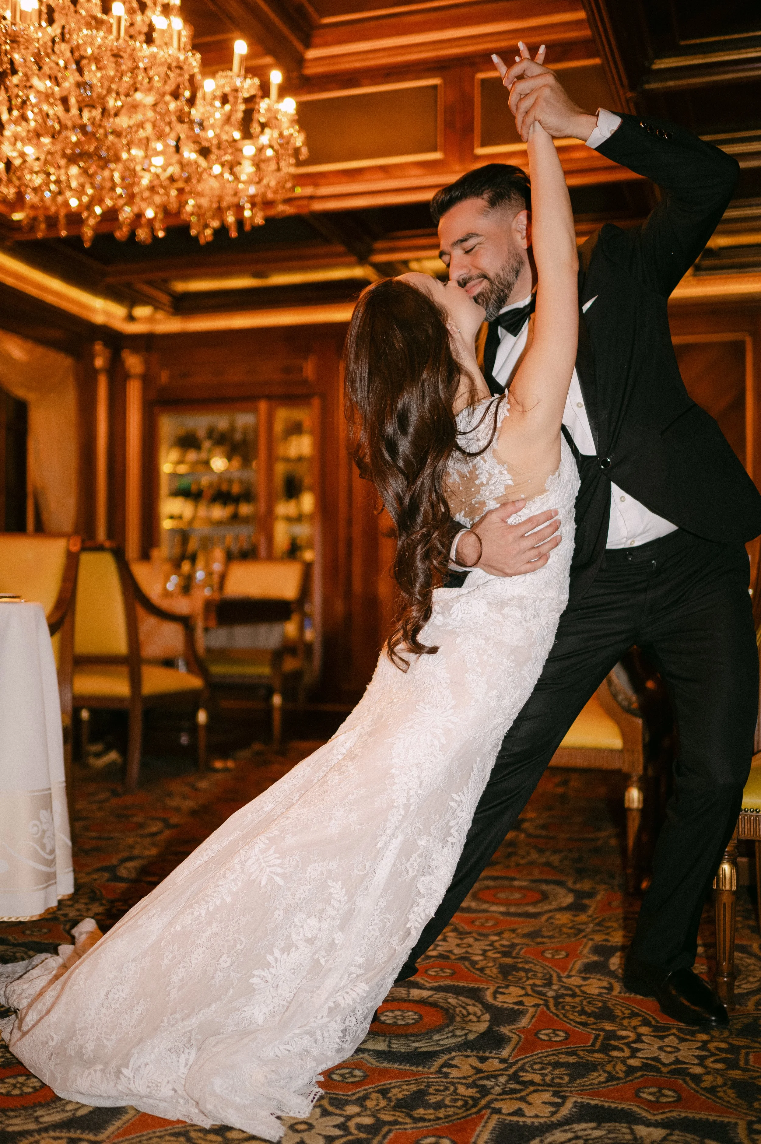 En bryllupsfotografering i Oslo hvor kjærlighet og magiske øyeblikk står i fokus. Jeg spesialiserer meg på bryllupsfotografier i Oslo og er klar til å forevige din store dag!
#BryllupsfotografOslo #OsloBryllup #Bryllupsfotograf #OsloWeddingPhotograph