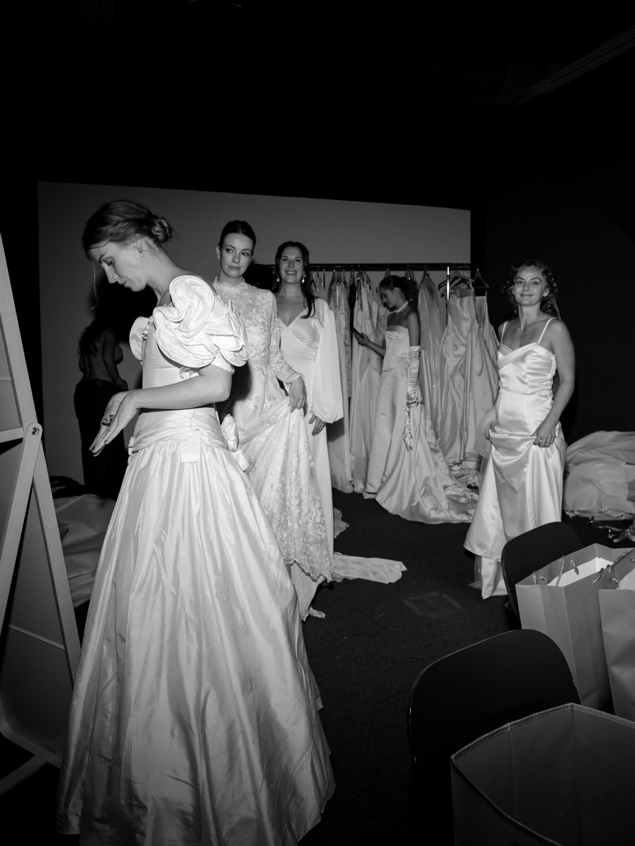 A little behind the scenes from a day dedicated to vintage bridal fashion. ✨

The dresses, the details, the getting-ready moments, and all the beautiful chaos behind the scenes &mdash; a few frames from the show.

Vintage gowns, modern love stories. 