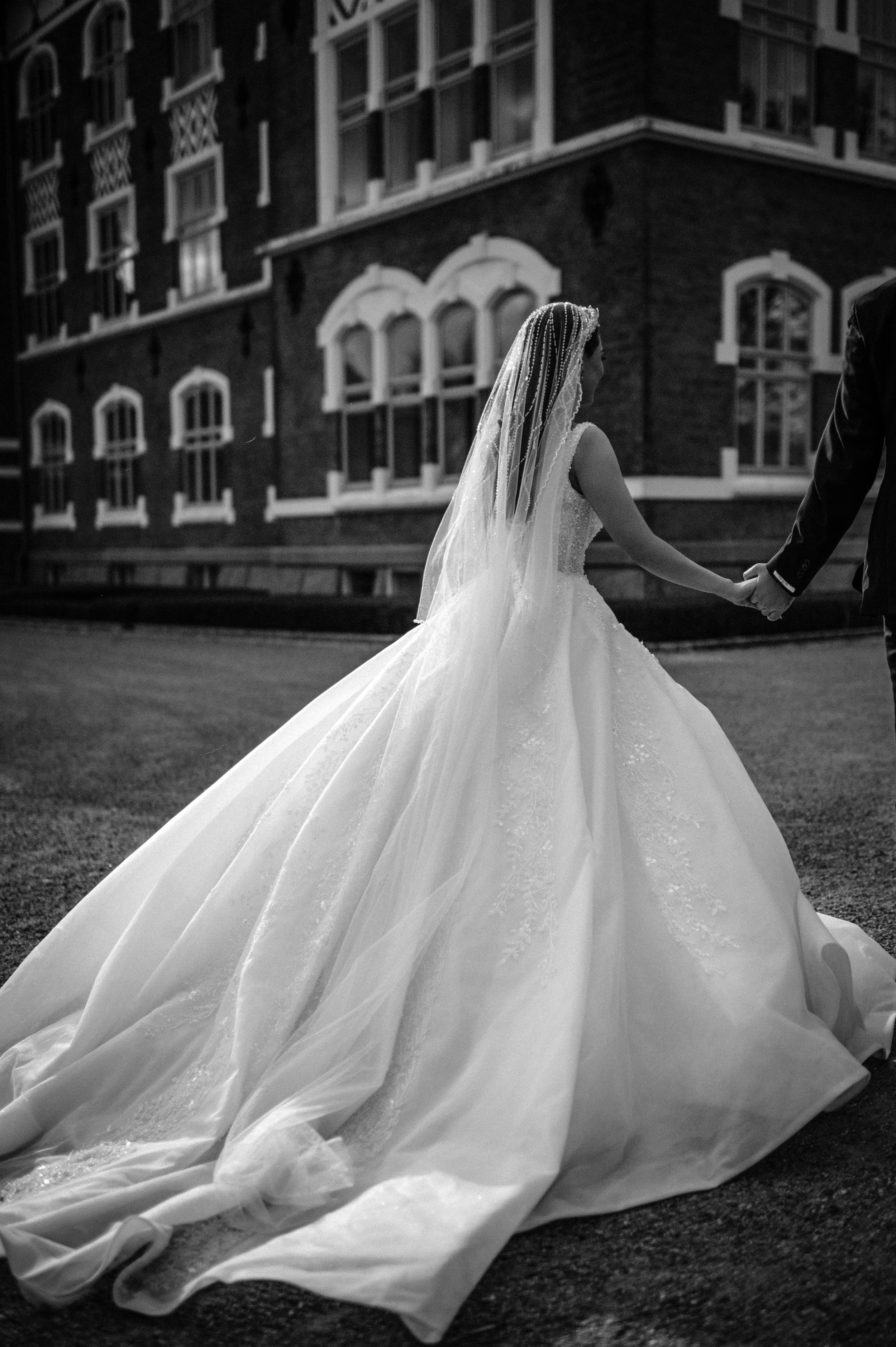 En bryllupsfotografering i Oslo hvor kjærlighet og magiske øyeblikk står i fokus. Jeg spesialiserer meg på bryllupsfotografier i Oslo og er klar til å forevige din store dag!
#BryllupsfotografOslo #OsloBryllup #Bryllupsfotograf #OsloWeddingPhotograph