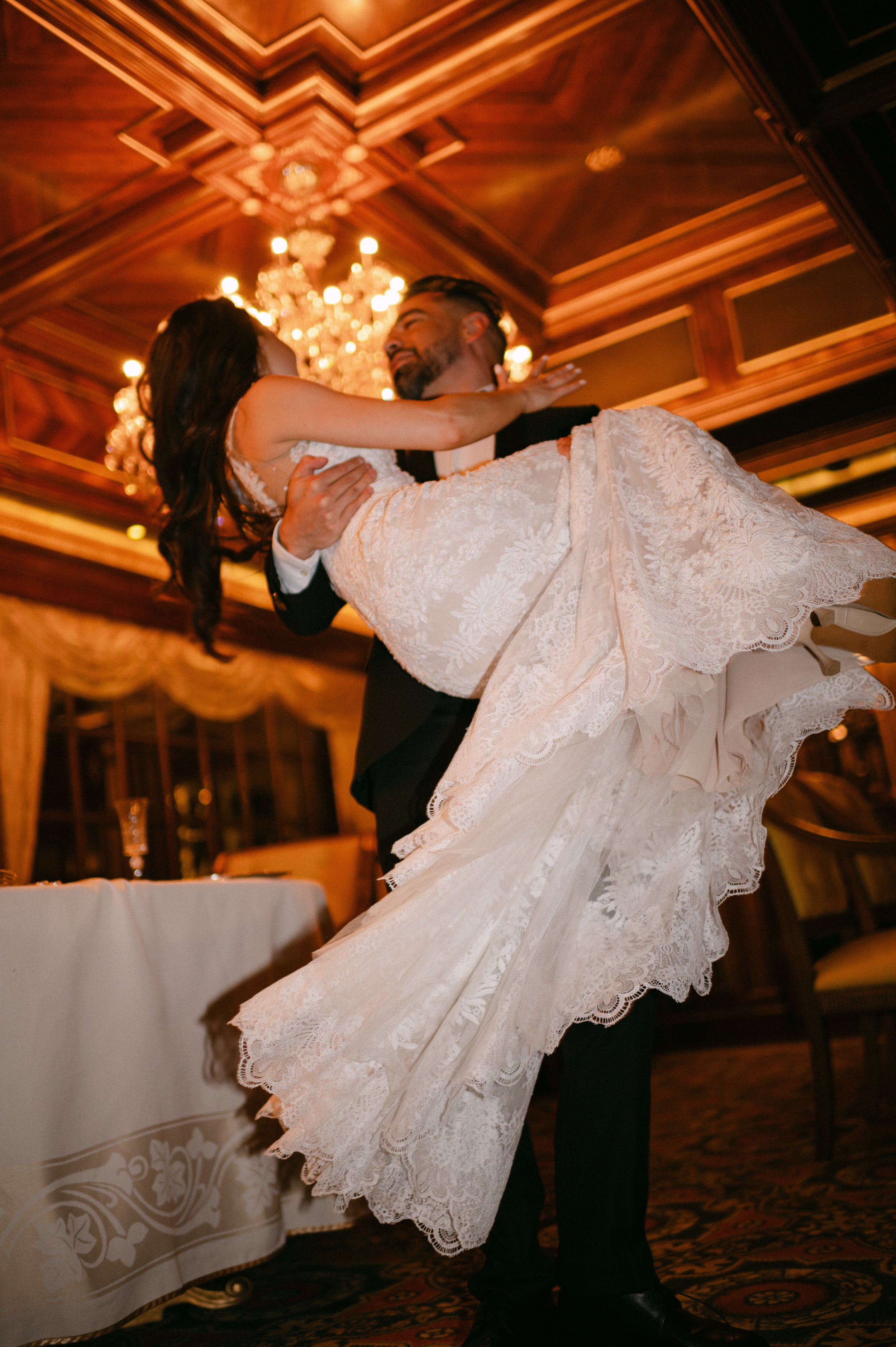 En bryllupsfotografering i Oslo hvor kjærlighet og magiske øyeblikk står i fokus. Jeg spesialiserer meg på bryllupsfotografier i Oslo og er klar til å forevige din store dag!
#BryllupsfotografOslo #OsloBryllup #Bryllupsfotograf #OsloWeddingPhotograph