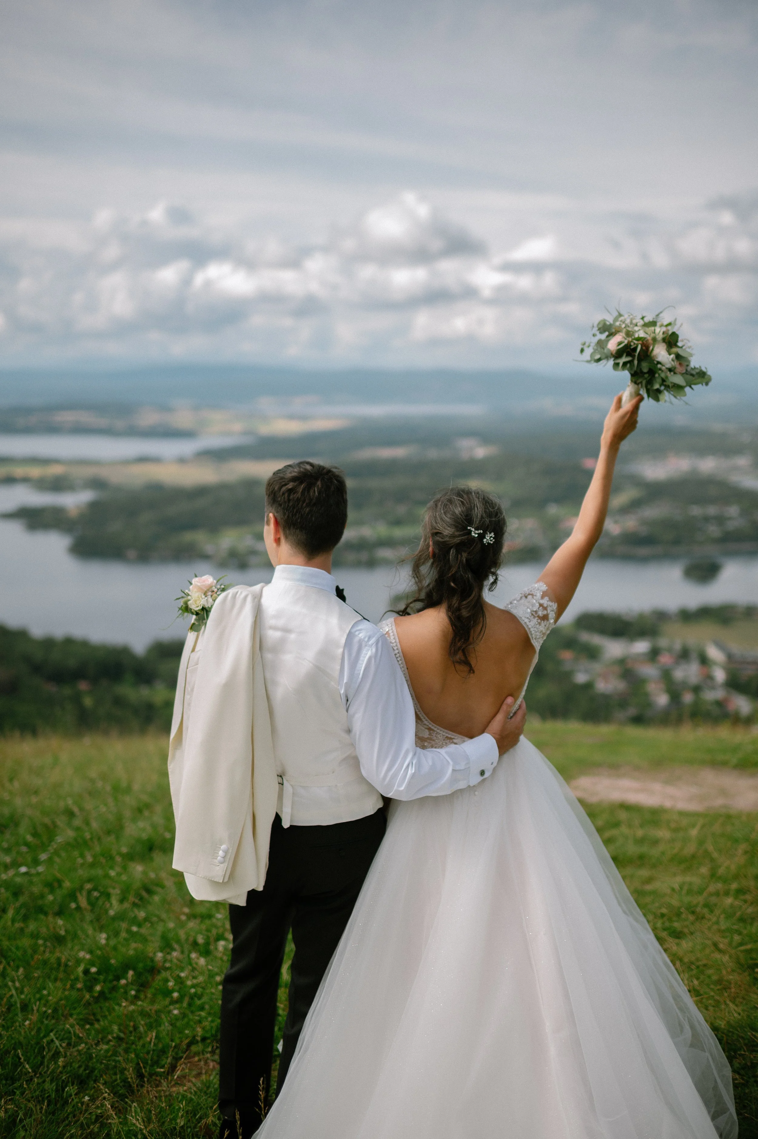 En bryllupsfotografering i Oslo hvor kjærlighet og magiske øyeblikk står i fokus. Jeg spesialiserer meg på bryllupsfotografier i Oslo og er klar til å forevige din store dag!
#BryllupsfotografOslo #OsloBryllup #Bryllupsfotograf #OsloWeddingPhotograph