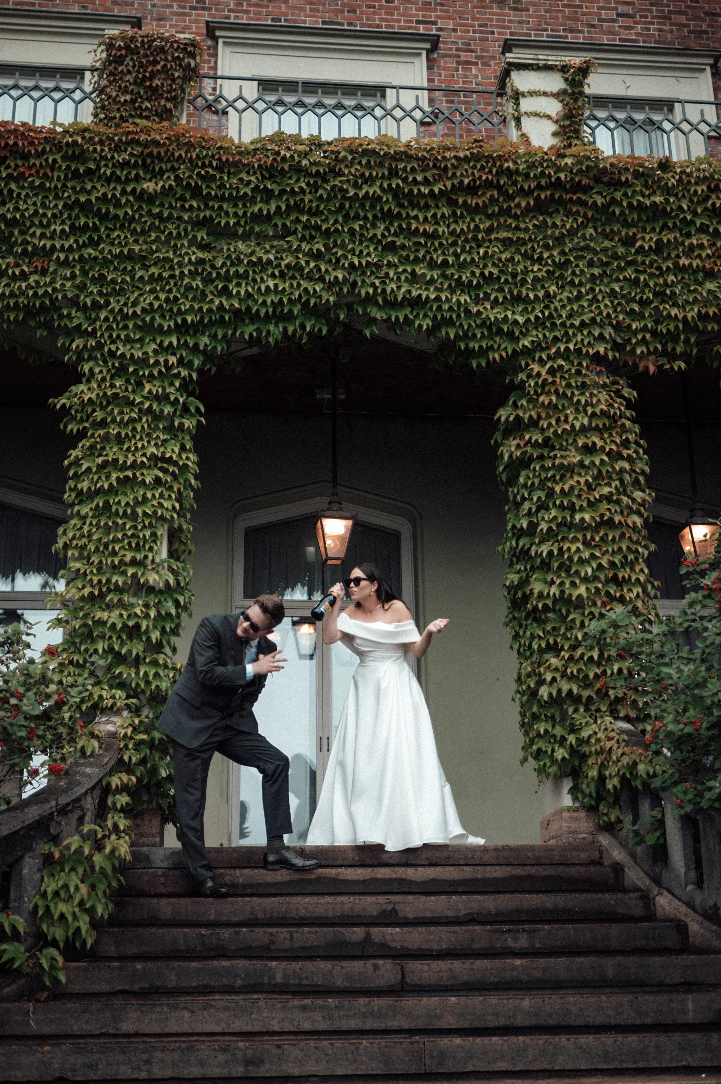 En bryllupsfotografering i Oslo hvor kjærlighet og magiske øyeblikk står i fokus. Jeg spesialiserer meg på bryllupsfotografier i Oslo og er klar til å forevige din store dag!
#BryllupsfotografOslo #OsloBryllup #Bryllupsfotograf #OsloWeddingPhotograph