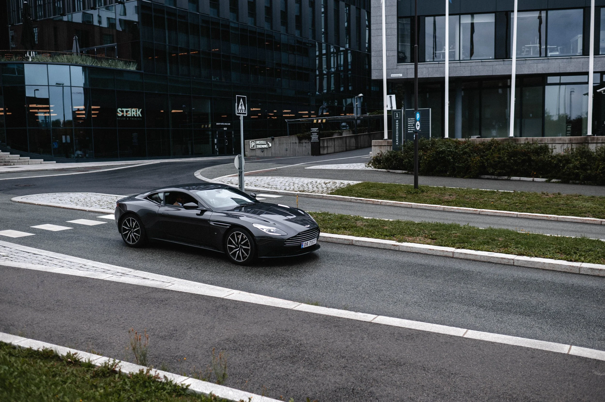 En bryllupsfotografering i Oslo hvor kjærlighet og magiske øyeblikk står i fokus. Jeg spesialiserer meg på bryllupsfotografier i Oslo og er klar til å forevige din store dag!
#BryllupsfotografOslo #OsloBryllup #Bryllupsfotograf #OsloWeddingPhotograph