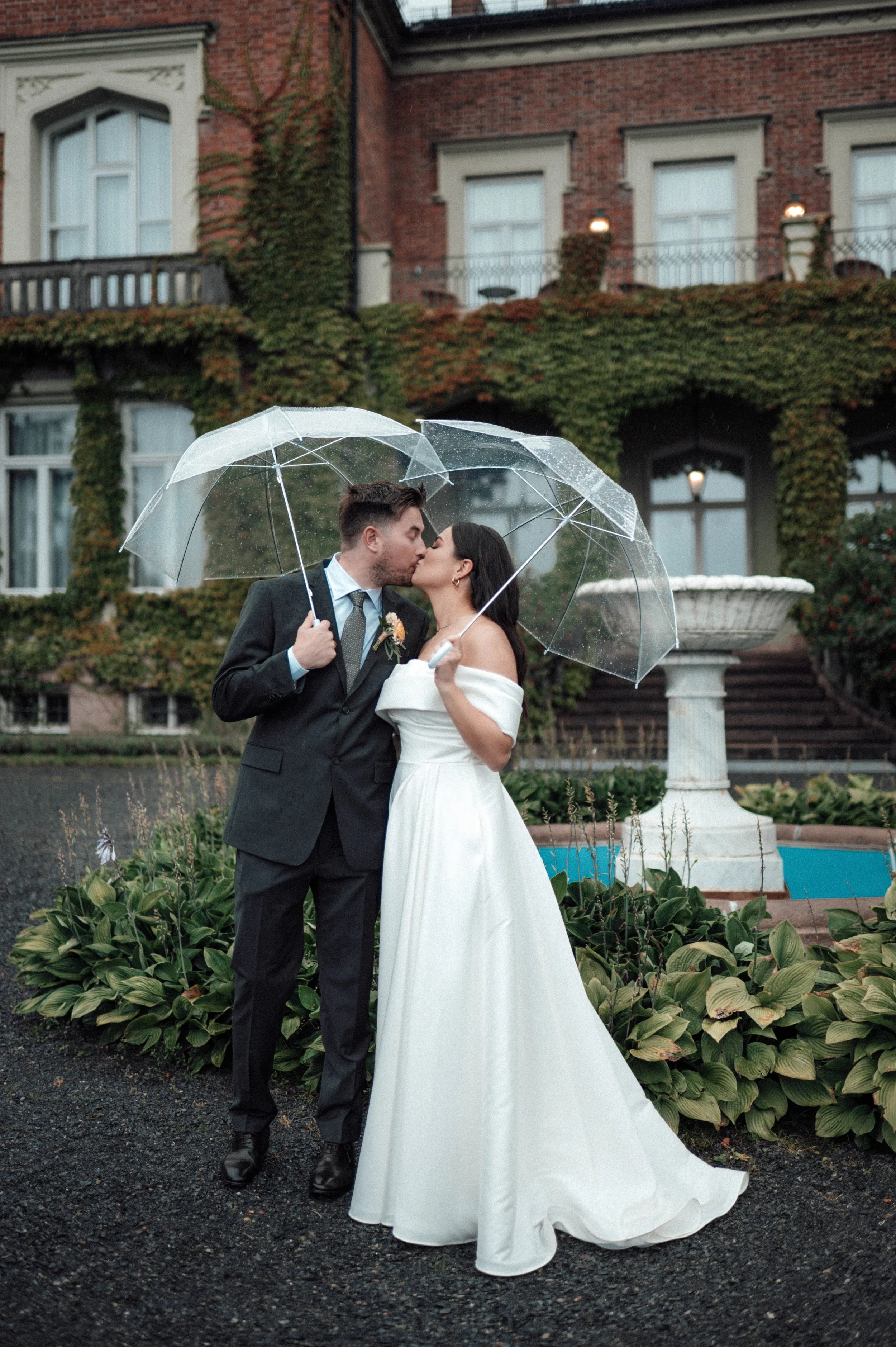 En bryllupsfotografering i Oslo hvor kjærlighet og magiske øyeblikk står i fokus. Jeg spesialiserer meg på bryllupsfotografier i Oslo og er klar til å forevige din store dag!
#BryllupsfotografOslo #OsloBryllup #Bryllupsfotograf #OsloWeddingPhotograph