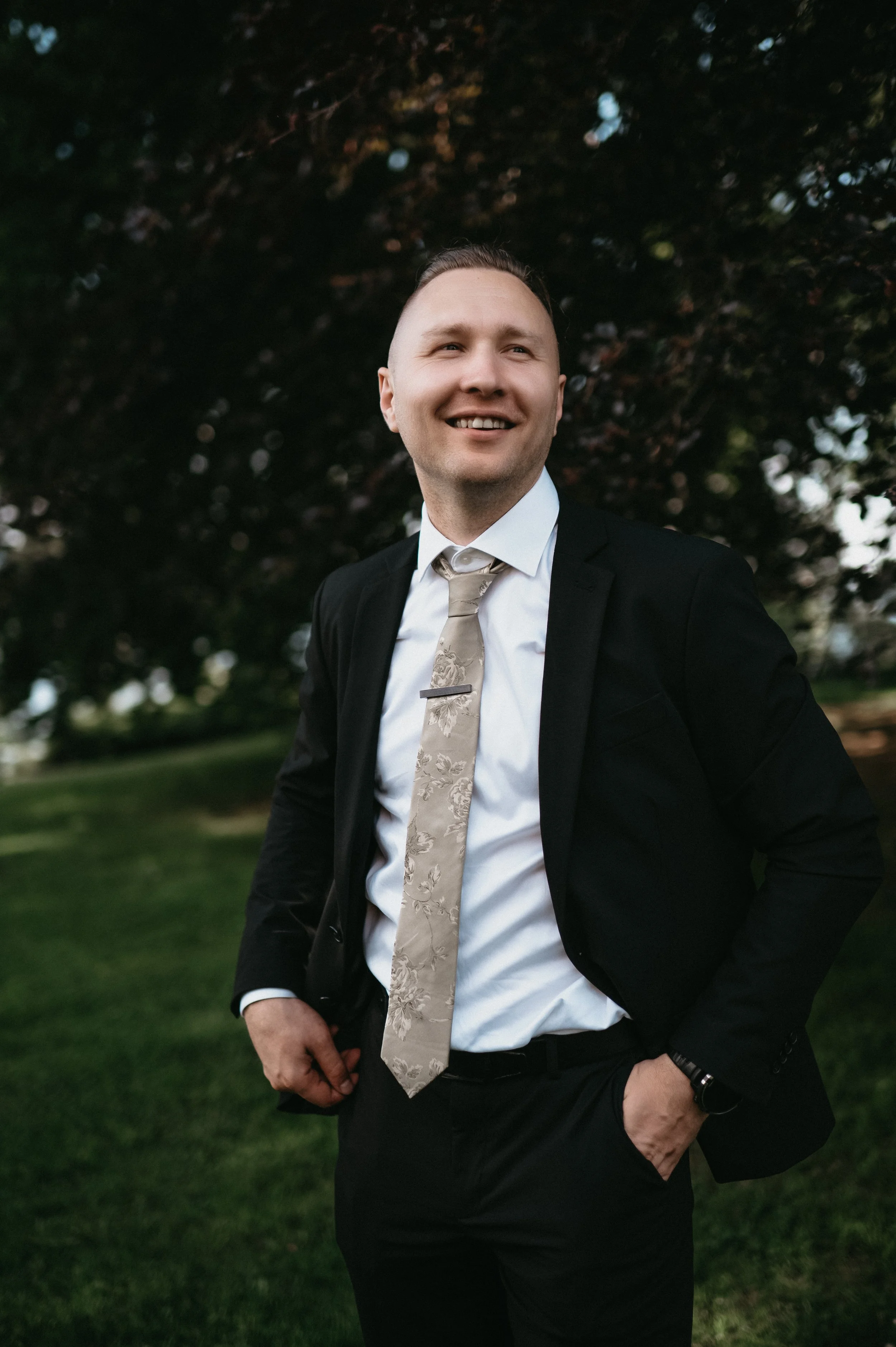 En bryllupsfotografering i Oslo hvor kjærlighet og magiske øyeblikk står i fokus. Jeg spesialiserer meg på bryllupsfotografier i Oslo og er klar til å forevige din store dag!
#BryllupsfotografOslo #OsloBryllup #Bryllupsfotograf #OsloWeddingPhotograph