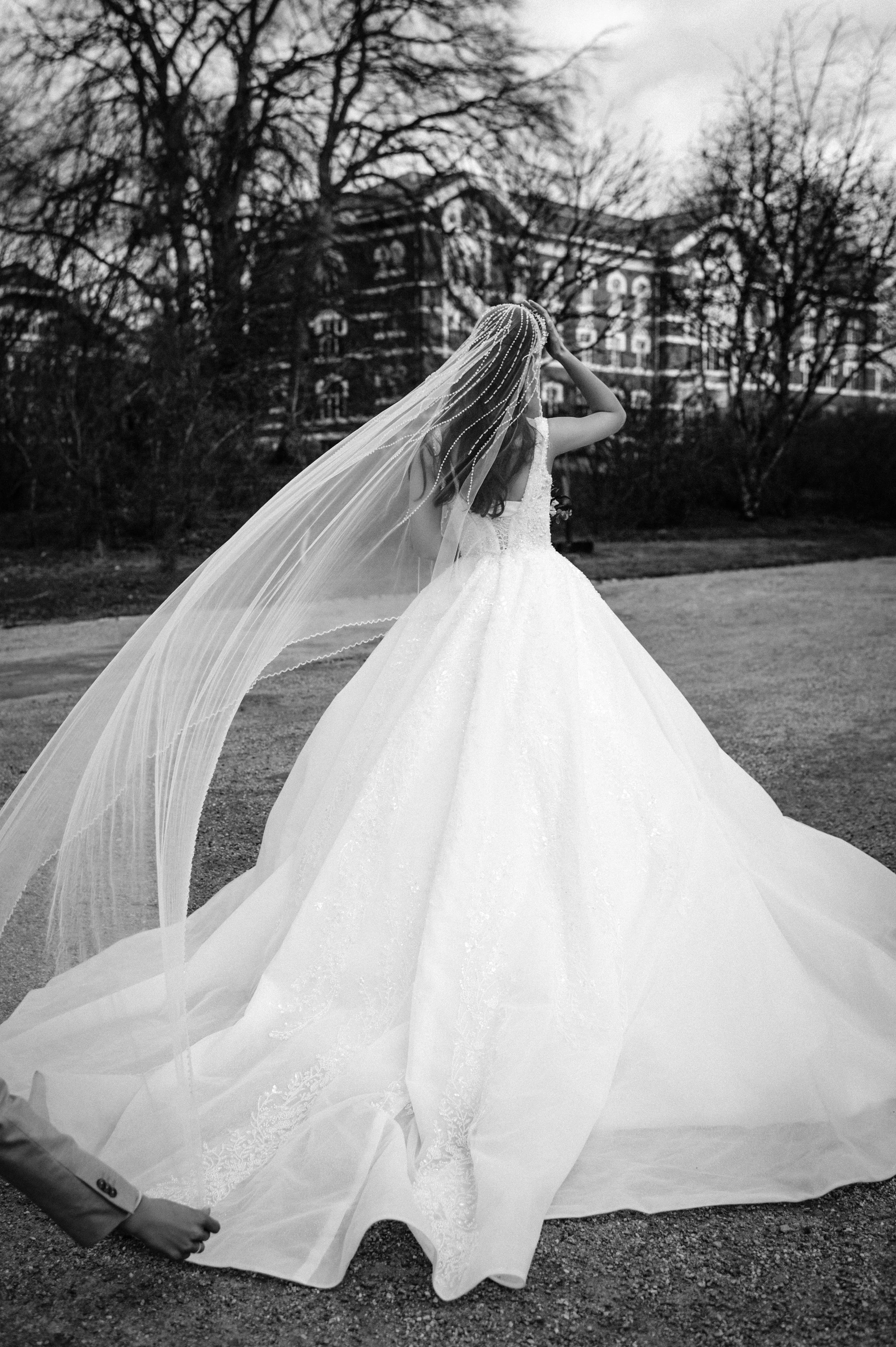 En bryllupsfotografering i Oslo hvor kjærlighet og magiske øyeblikk står i fokus. Jeg spesialiserer meg på bryllupsfotografier i Oslo og er klar til å forevige din store dag!
#BryllupsfotografOslo #OsloBryllup #Bryllupsfotograf #OsloWeddingPhotograph