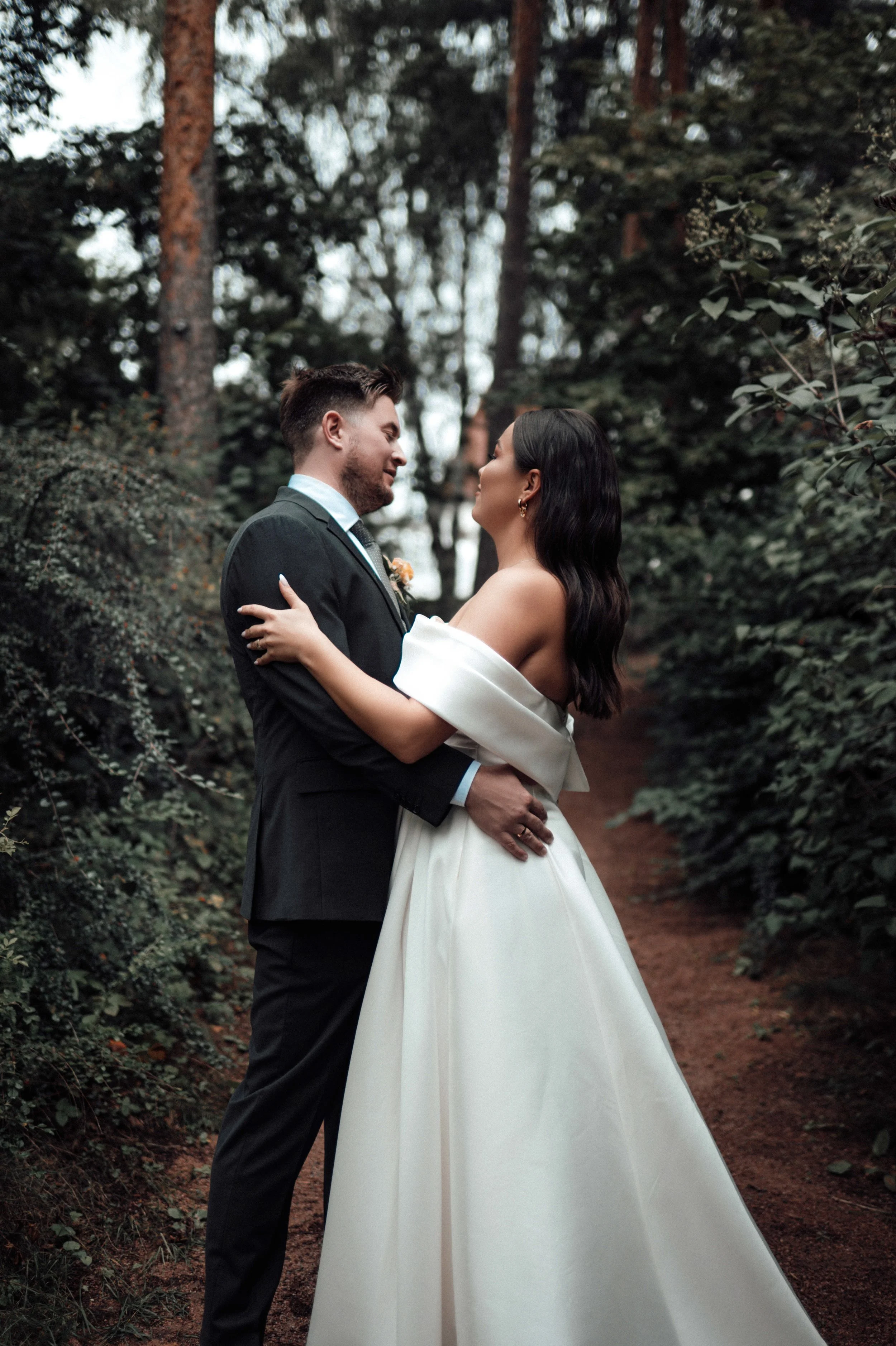 En bryllupsfotografering i Oslo hvor kjærlighet og magiske øyeblikk står i fokus. Jeg spesialiserer meg på bryllupsfotografier i Oslo og er klar til å forevige din store dag!
#BryllupsfotografOslo #OsloBryllup #Bryllupsfotograf #OsloWeddingPhotograph