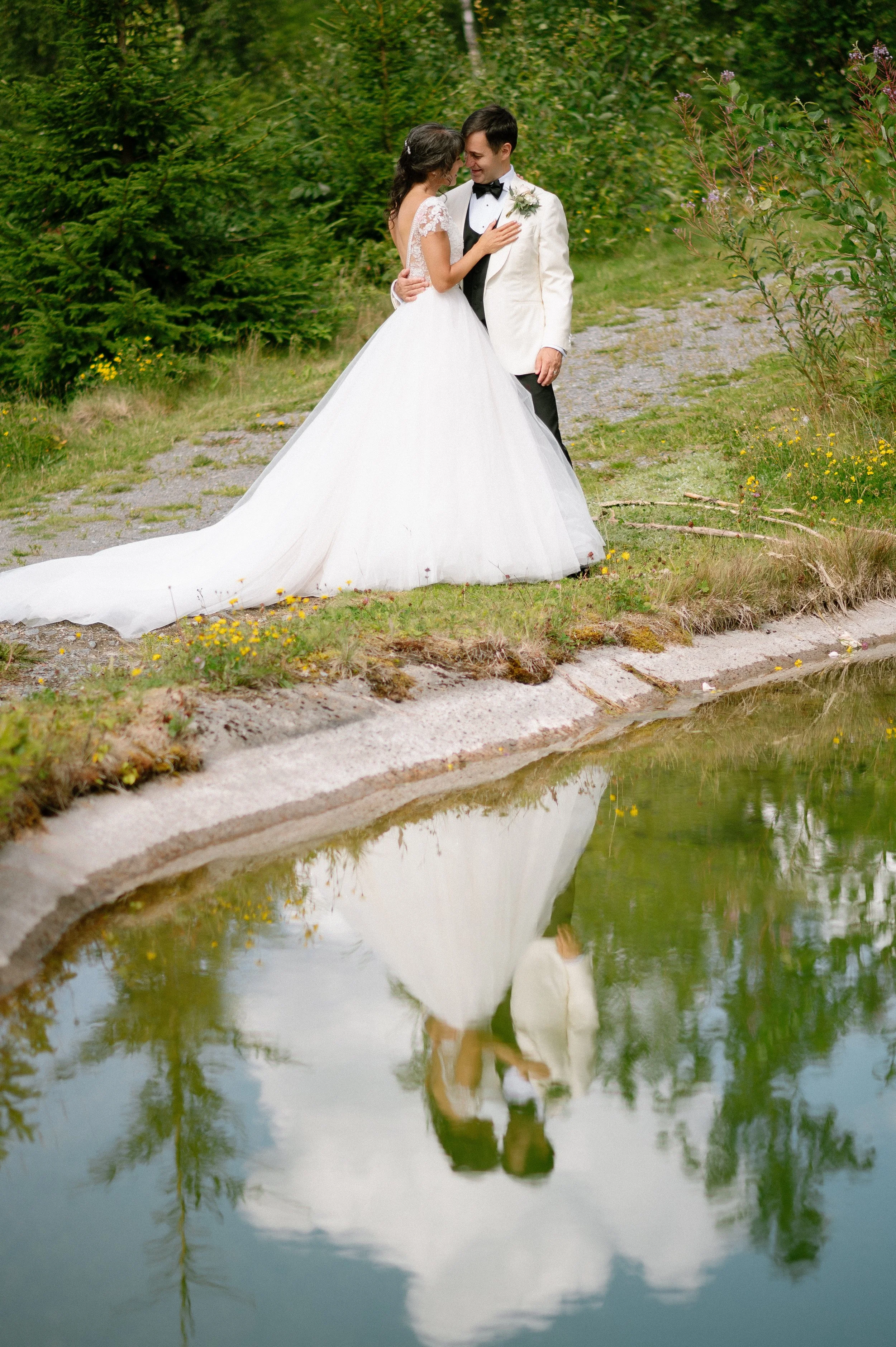 En bryllupsfotografering i Oslo hvor kjærlighet og magiske øyeblikk står i fokus. Jeg spesialiserer meg på bryllupsfotografier i Oslo og er klar til å forevige din store dag!
#BryllupsfotografOslo #OsloBryllup #Bryllupsfotograf #OsloWeddingPhotograph