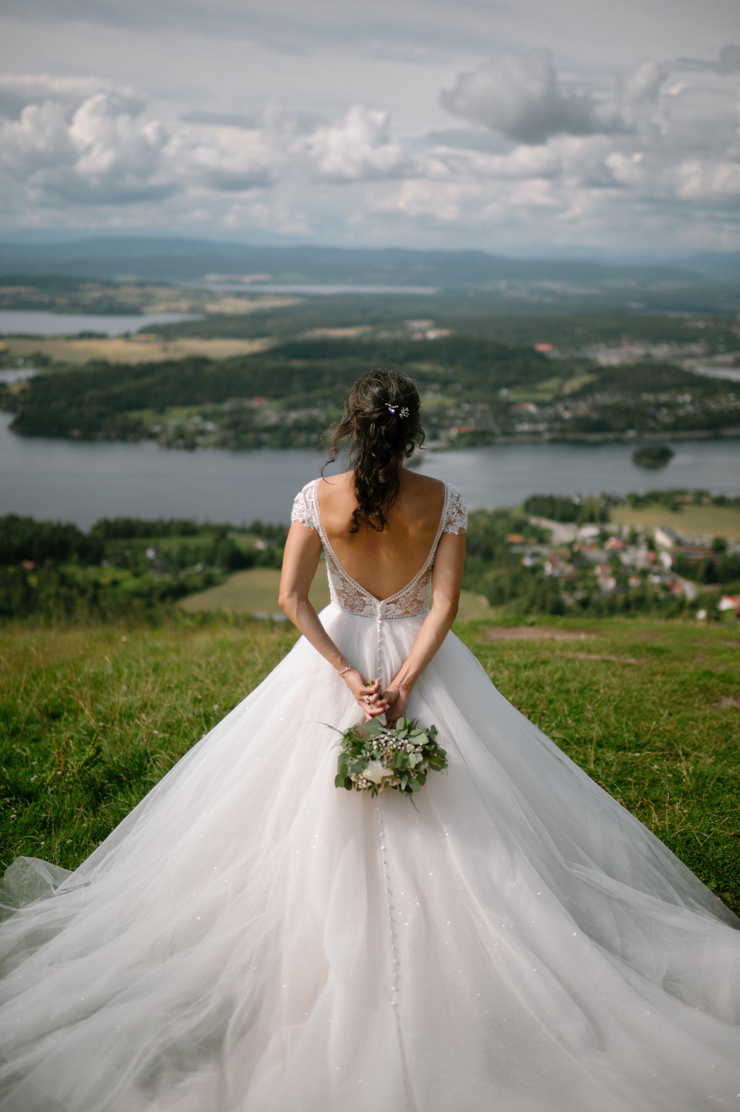 En bryllupsfotografering i Oslo hvor kjærlighet og magiske øyeblikk står i fokus. Jeg spesialiserer meg på bryllupsfotografier i Oslo og er klar til å forevige din store dag!
#BryllupsfotografOslo #OsloBryllup #Bryllupsfotograf #OsloWeddingPhotograph