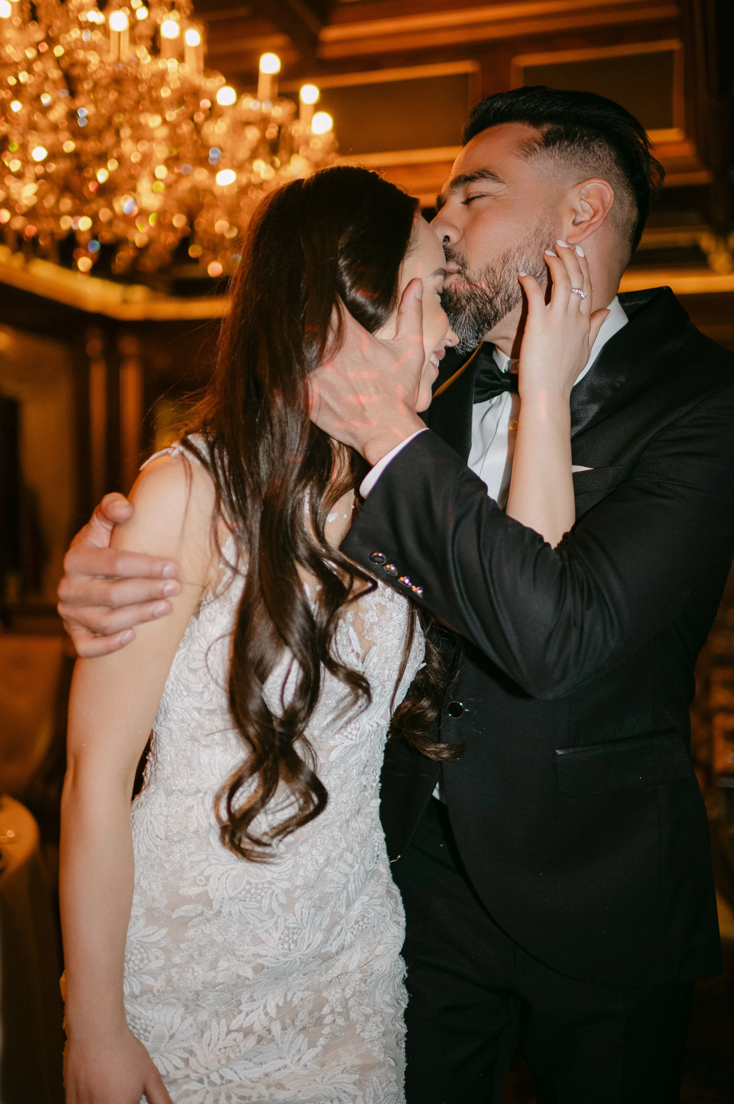 En bryllupsfotografering i Oslo hvor kjærlighet og magiske øyeblikk står i fokus. Jeg spesialiserer meg på bryllupsfotografier i Oslo og er klar til å forevige din store dag!
#BryllupsfotografOslo #OsloBryllup #Bryllupsfotograf #OsloWeddingPhotograph