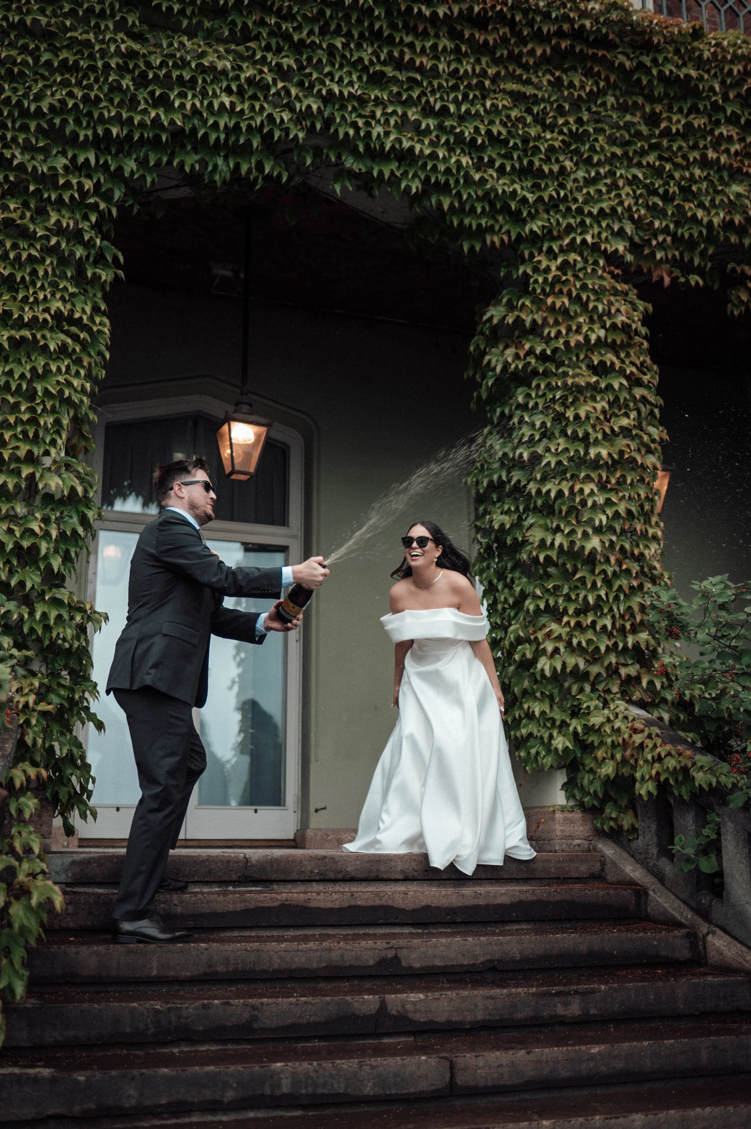 En bryllupsfotografering i Oslo hvor kjærlighet og magiske øyeblikk står i fokus. Jeg spesialiserer meg på bryllupsfotografier i Oslo og er klar til å forevige din store dag!
#BryllupsfotografOslo #OsloBryllup #Bryllupsfotograf #OsloWeddingPhotograph