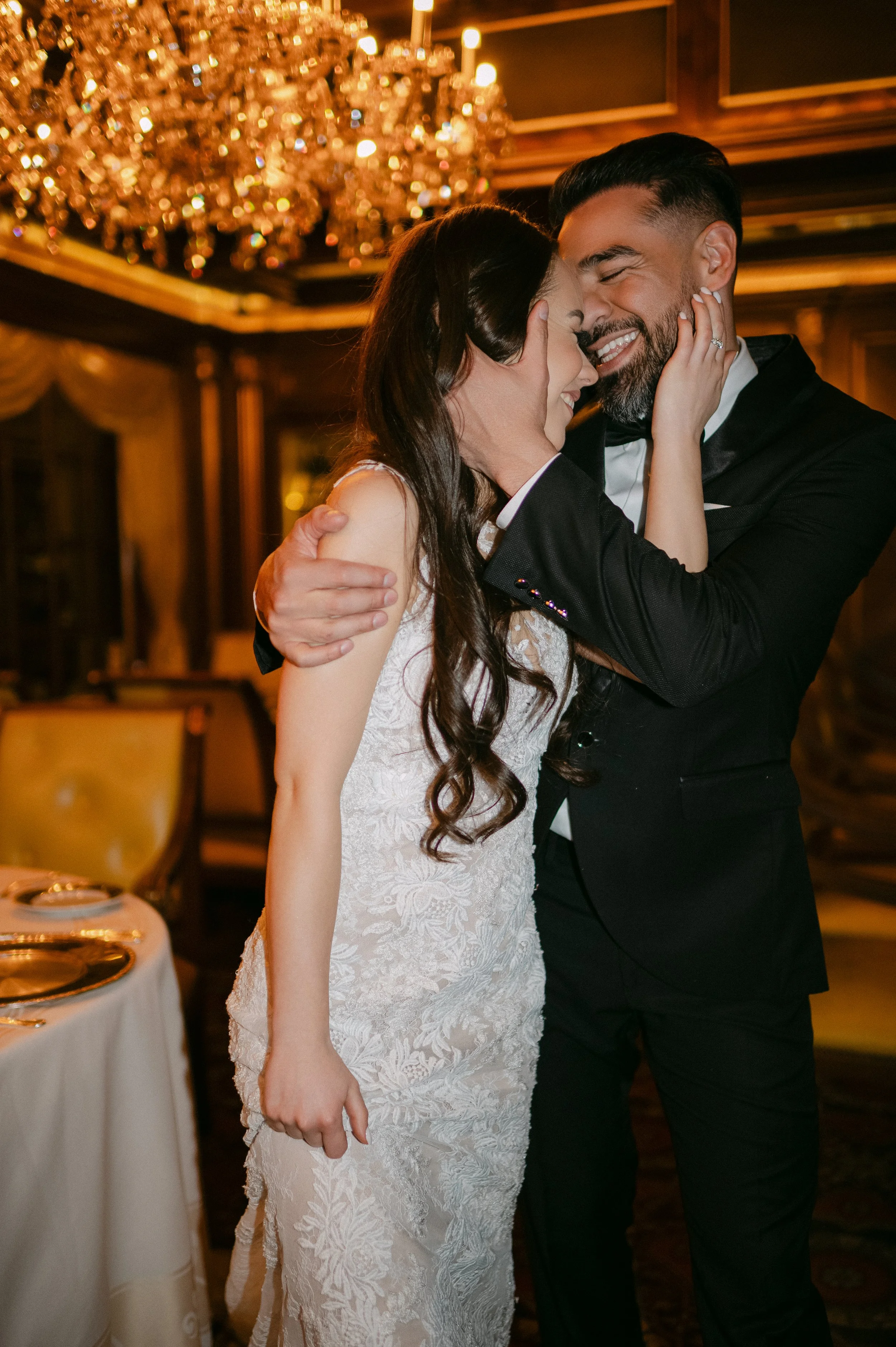 En bryllupsfotografering i Oslo hvor kjærlighet og magiske øyeblikk står i fokus. Jeg spesialiserer meg på bryllupsfotografier i Oslo og er klar til å forevige din store dag!
#BryllupsfotografOslo #OsloBryllup #Bryllupsfotograf #OsloWeddingPhotograph